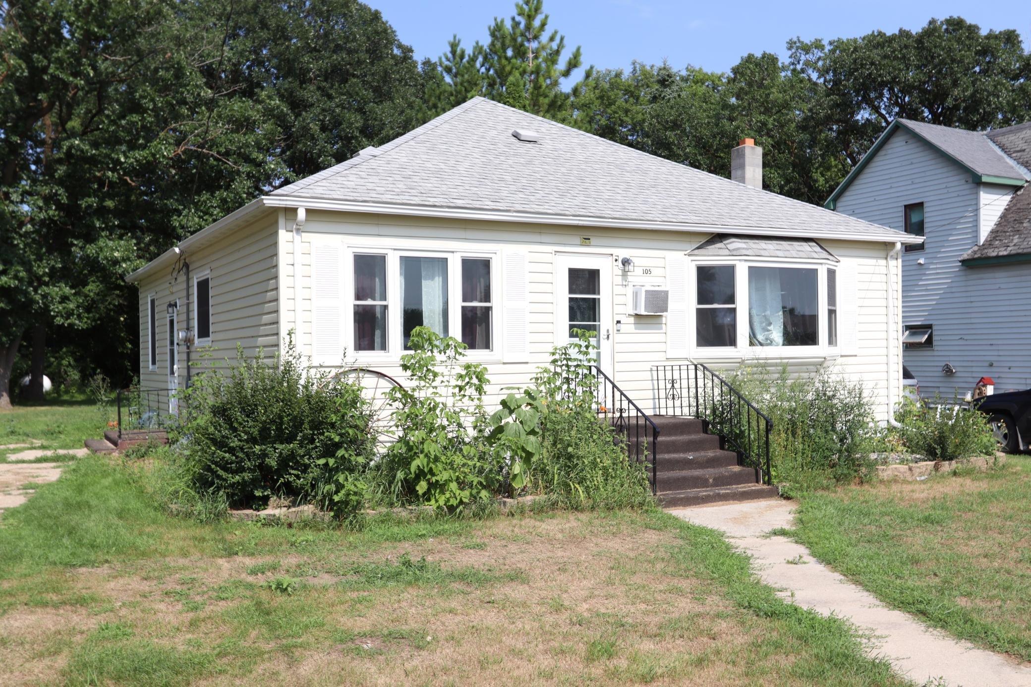 105 Atlantic Avenue E Property Photo 1
