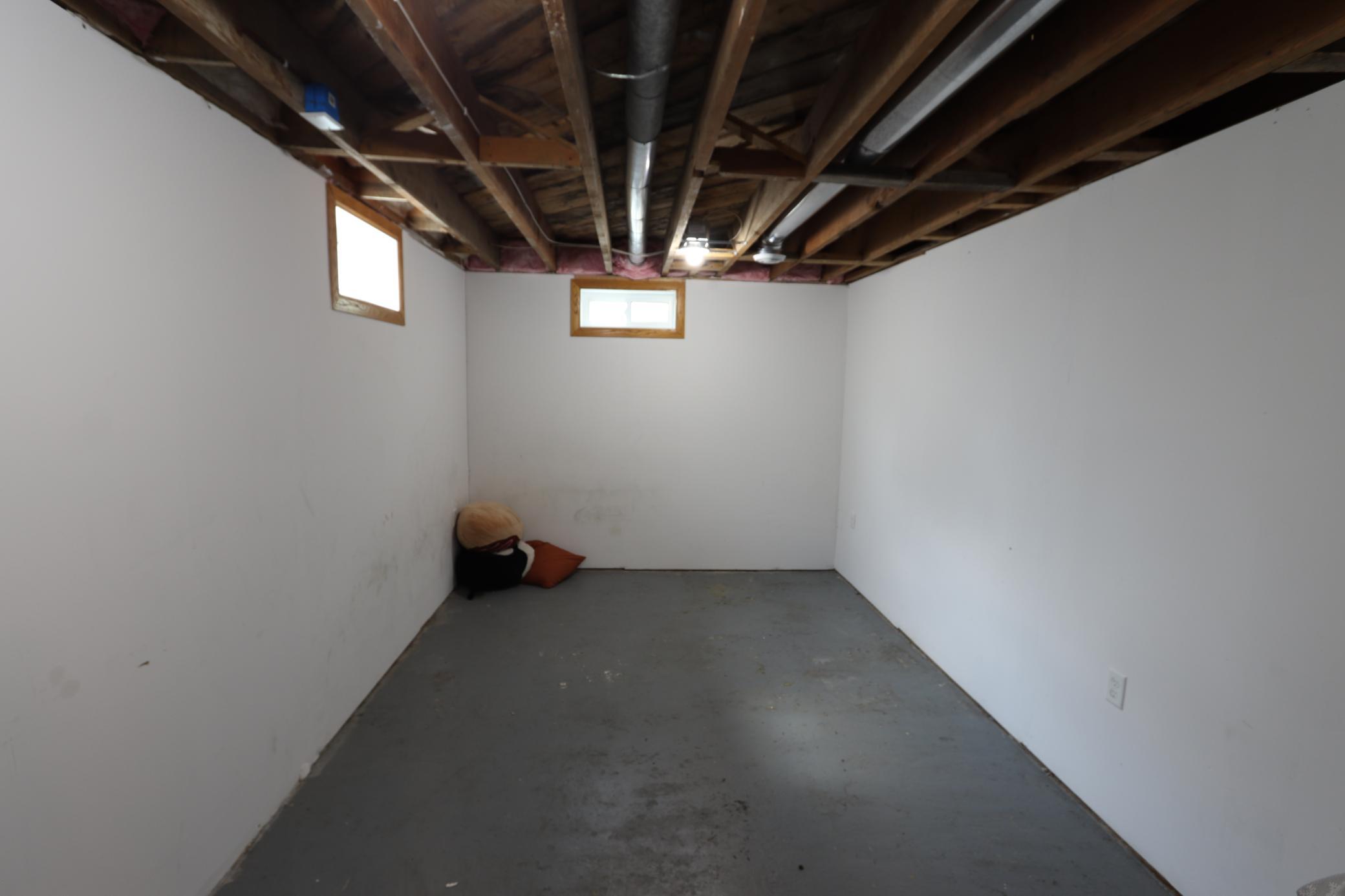 105 Atlantic Avenue E Property Photo 21