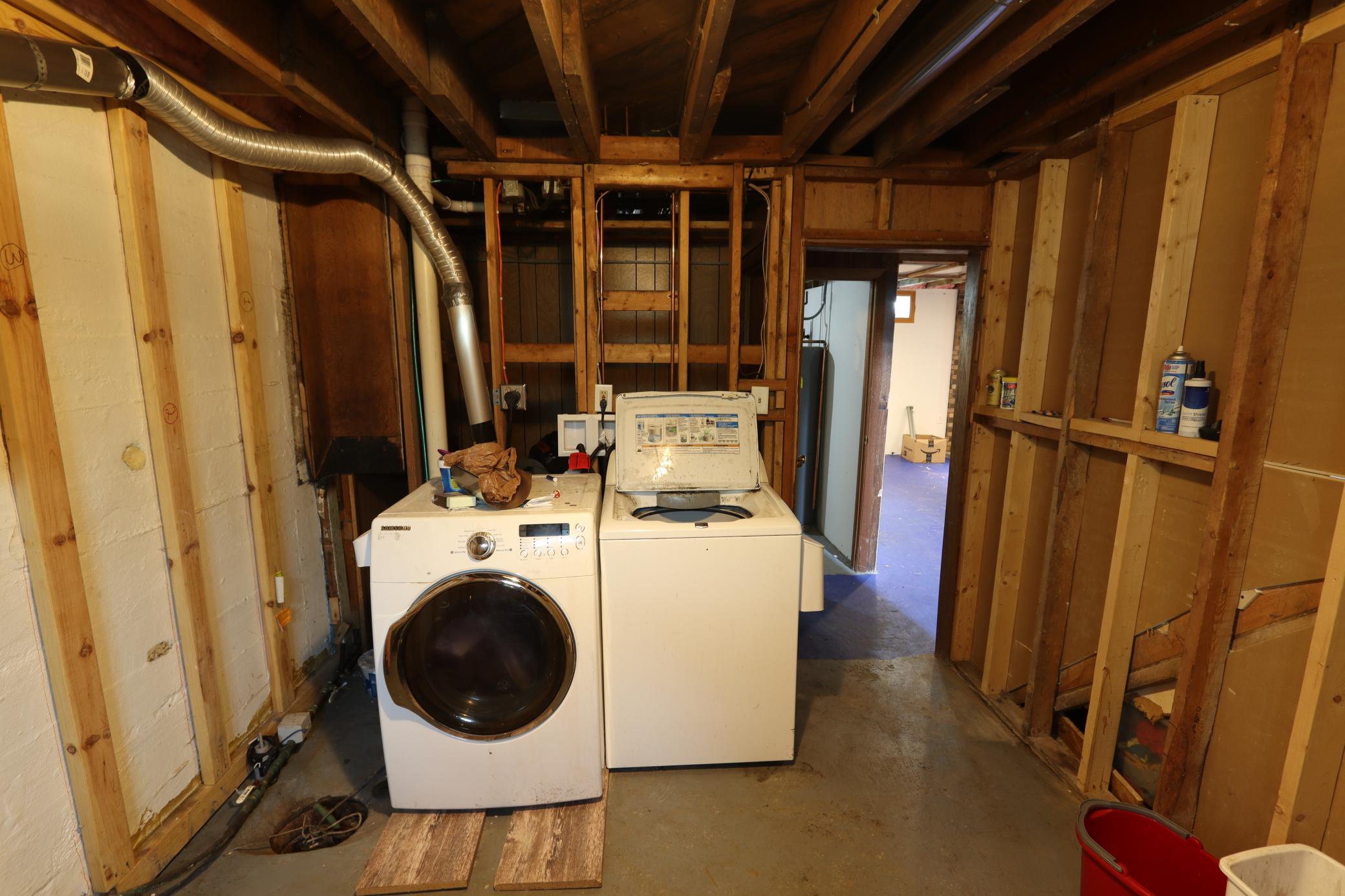 105 Atlantic Avenue E Property Photo 26