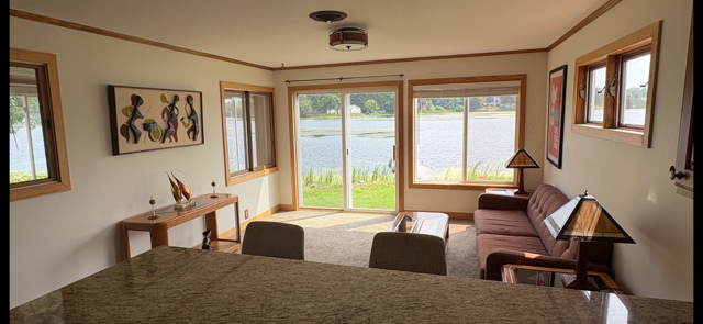 318 Riverside Boulevard Property Photo 3