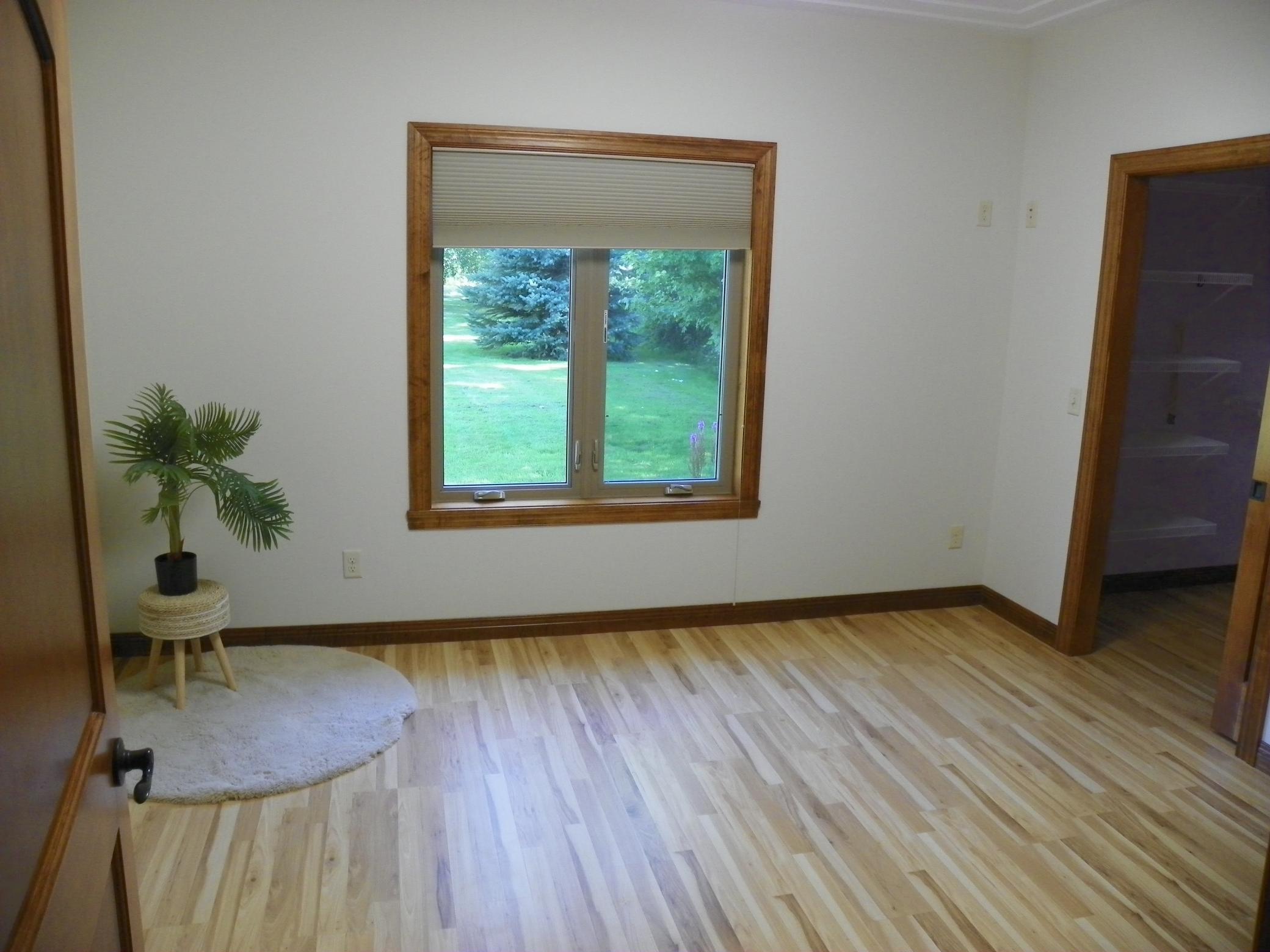 471 Coleman Avenue E Property Photo 27