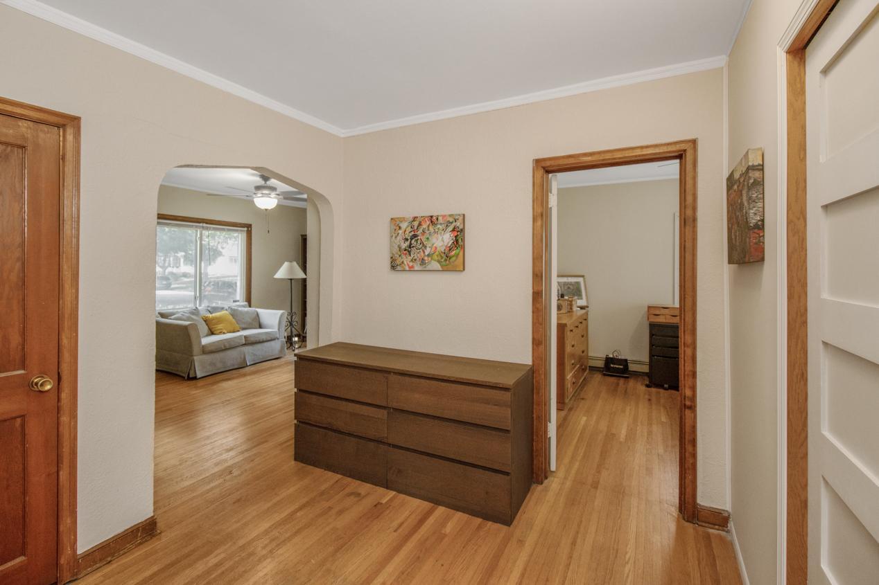 1035 Winslow Avenue Lower Unit Property Photo 3