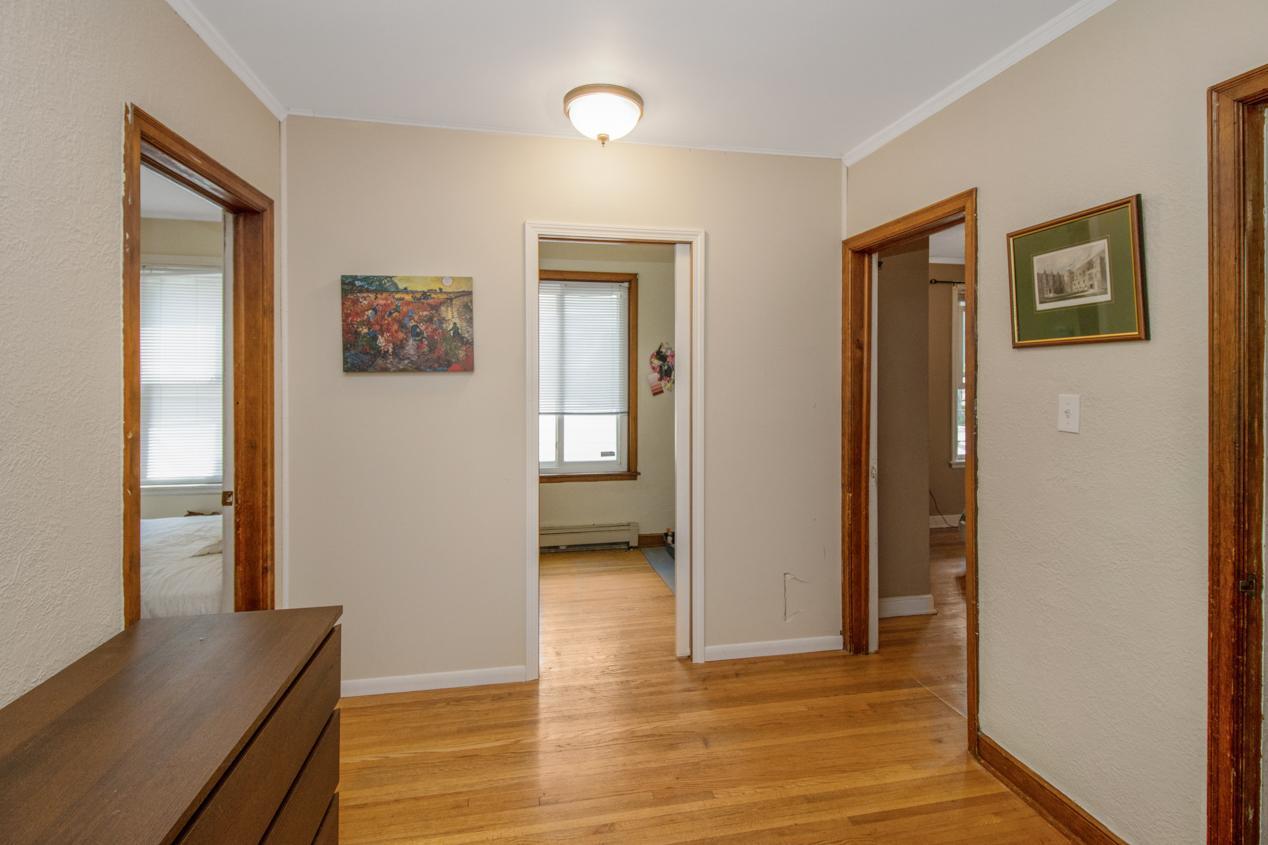 1035 Winslow Avenue Lower Unit Property Photo 9