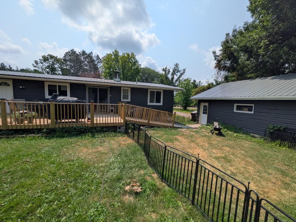 560 E Isle Street Property Photo 3