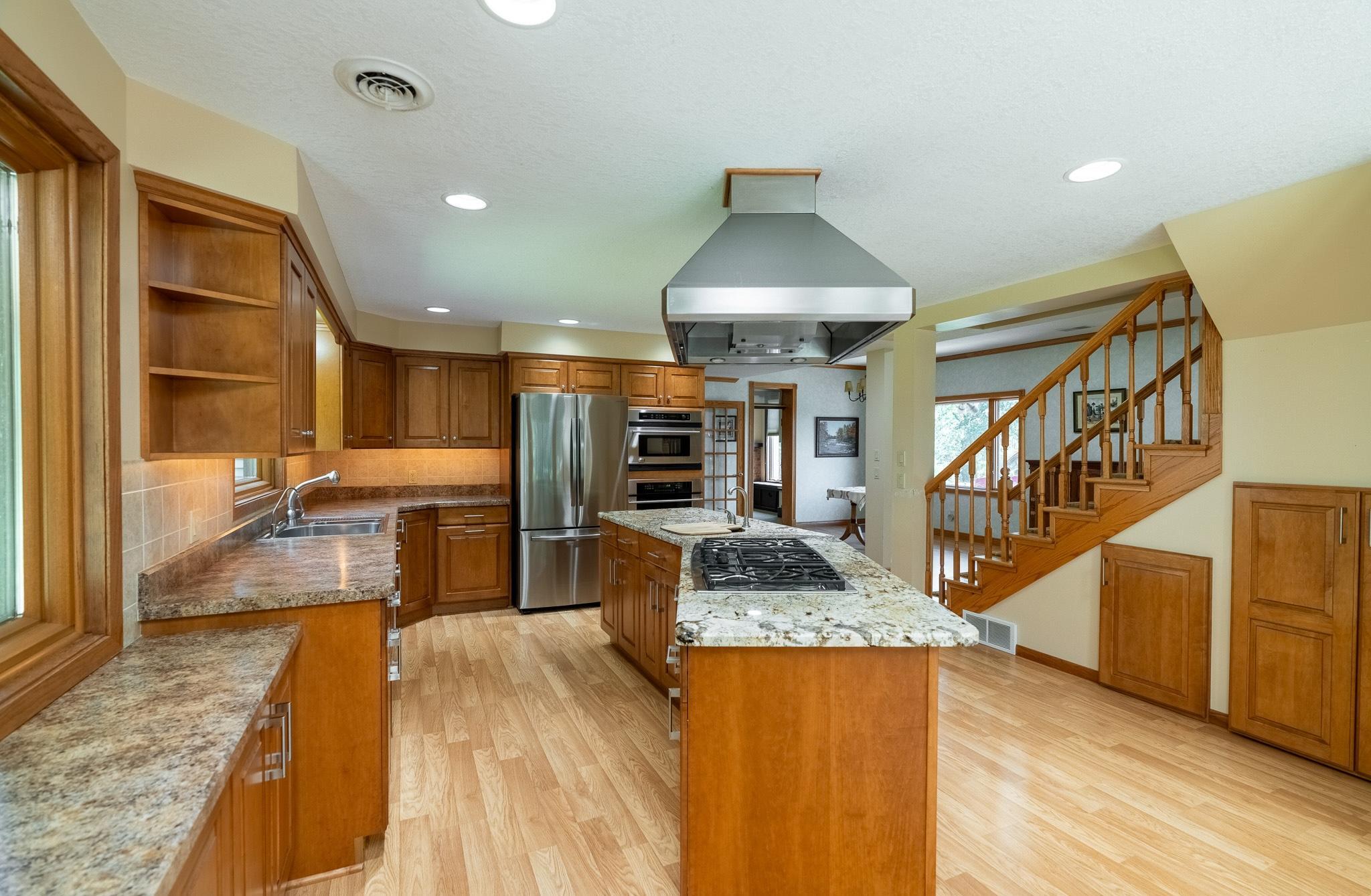 13698 Maple Road Property Photo 5