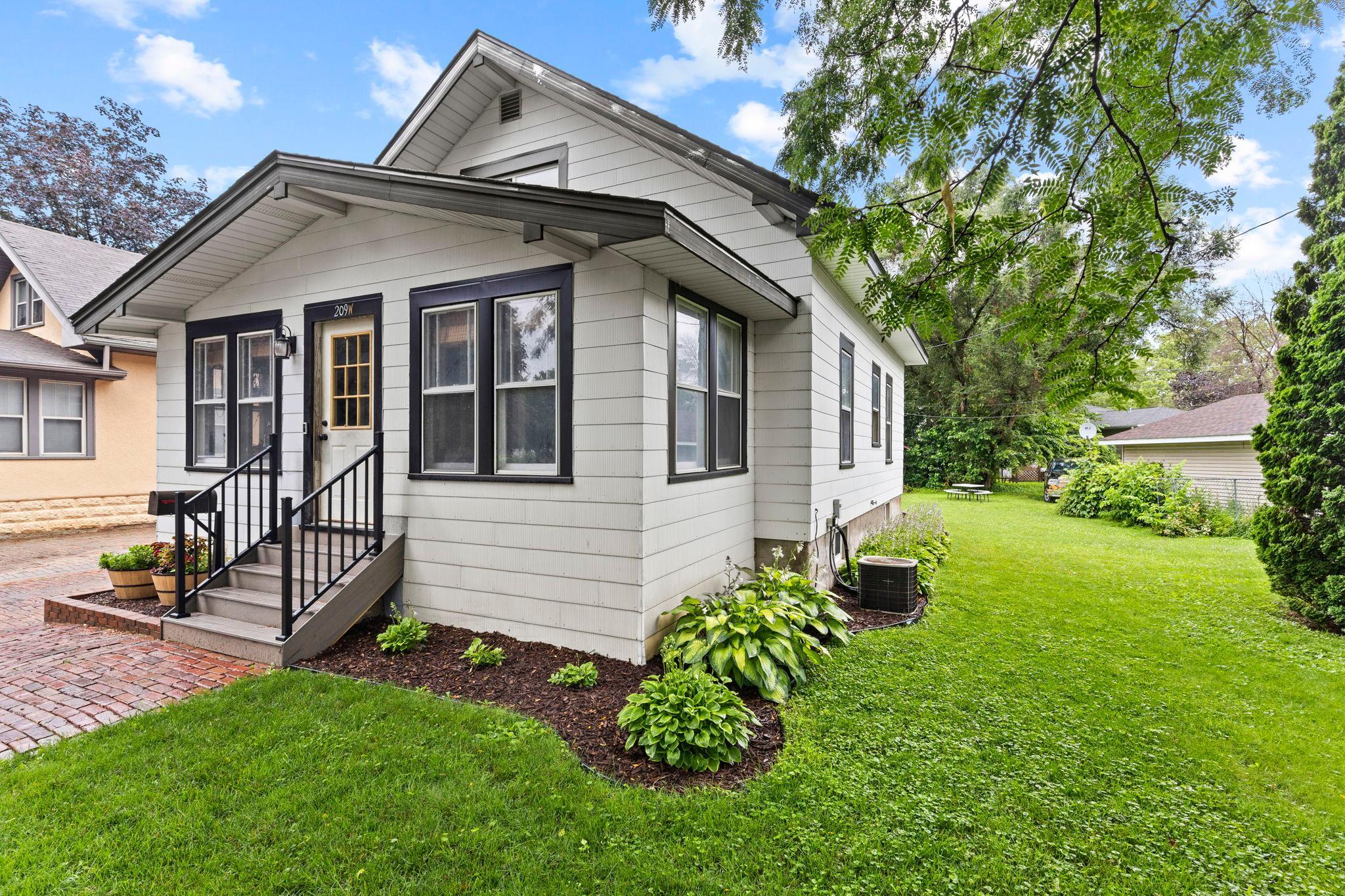 209 3rd Street W Property Photo 1