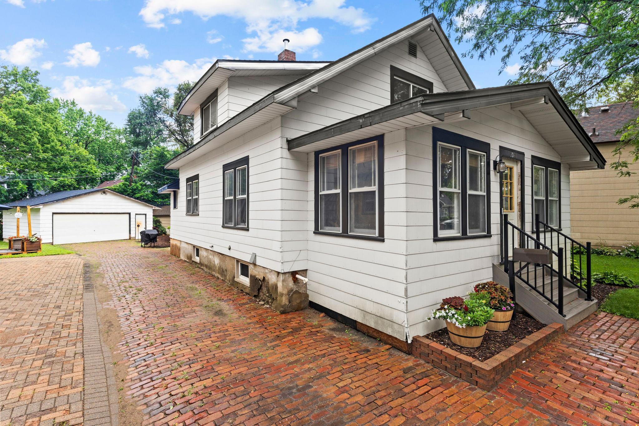 209 3rd Street W Property Photo 3