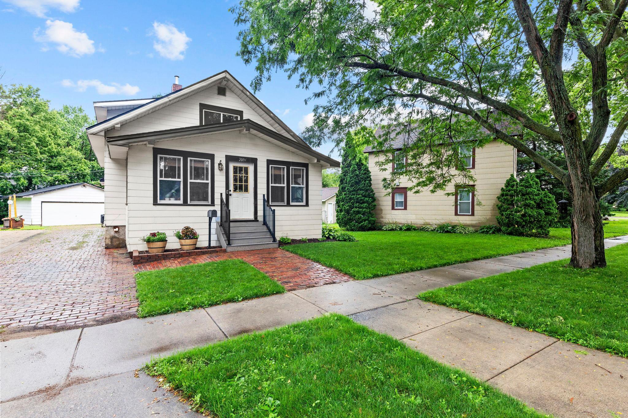 209 3rd Street W Property Photo 3