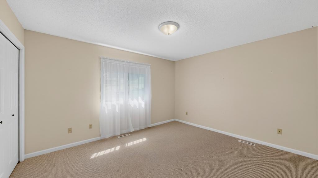 346 Main Street N Property Photo 14