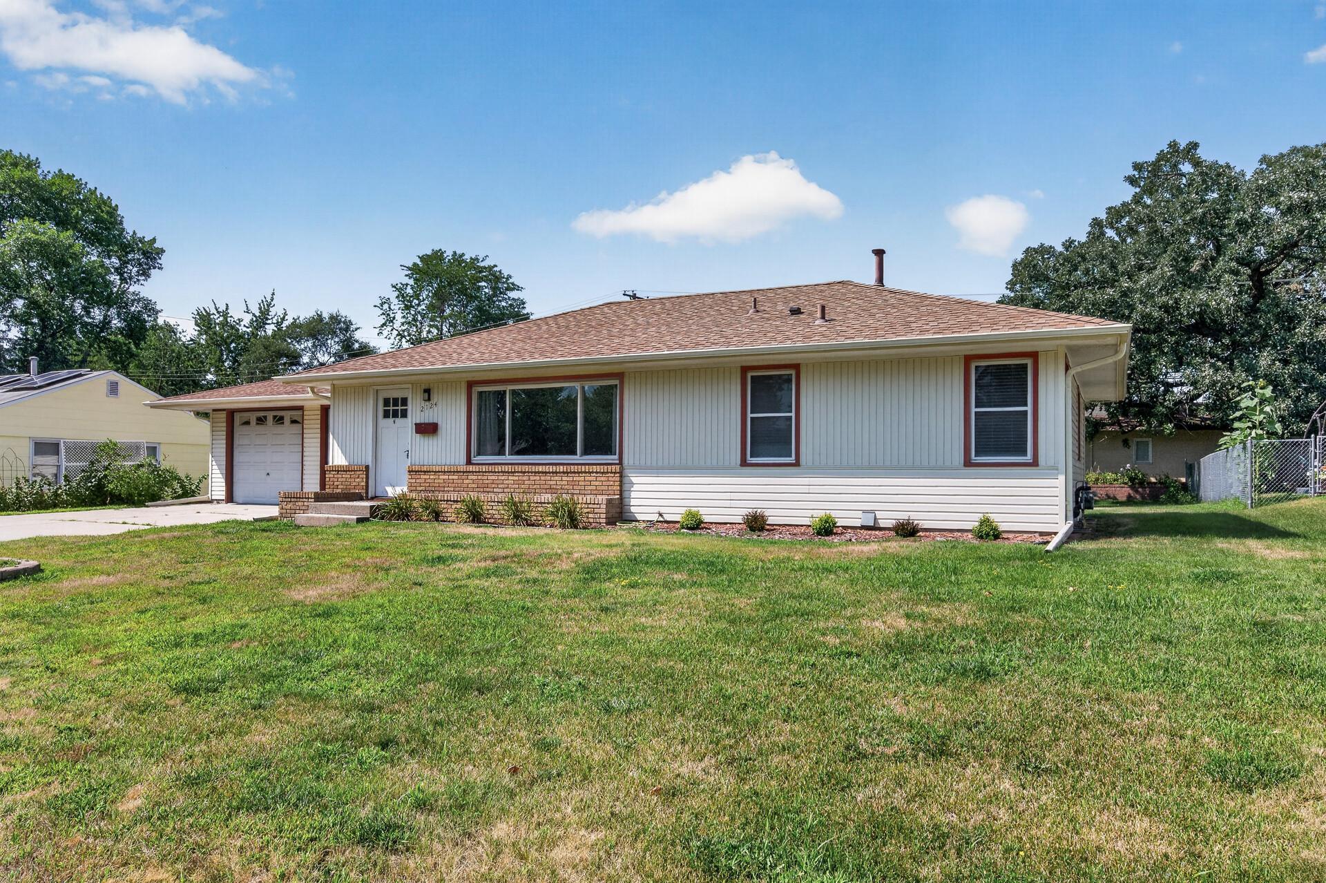 2124 Dixon Drive Property Photo 3