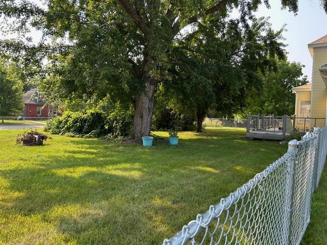206 E 3rd Street Property Photo 8