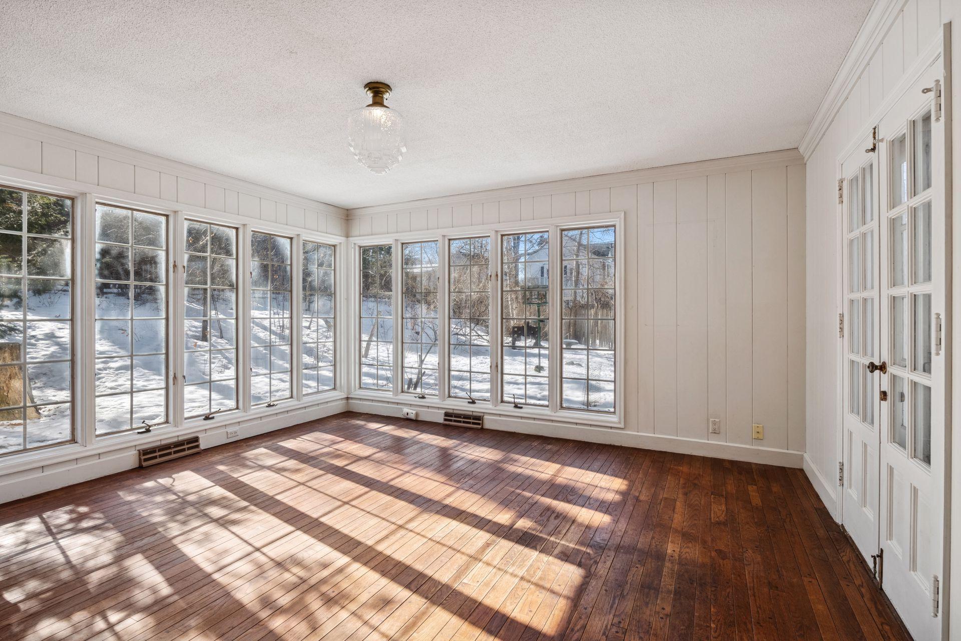 2740 Thomas Avenue S Property Photo 8