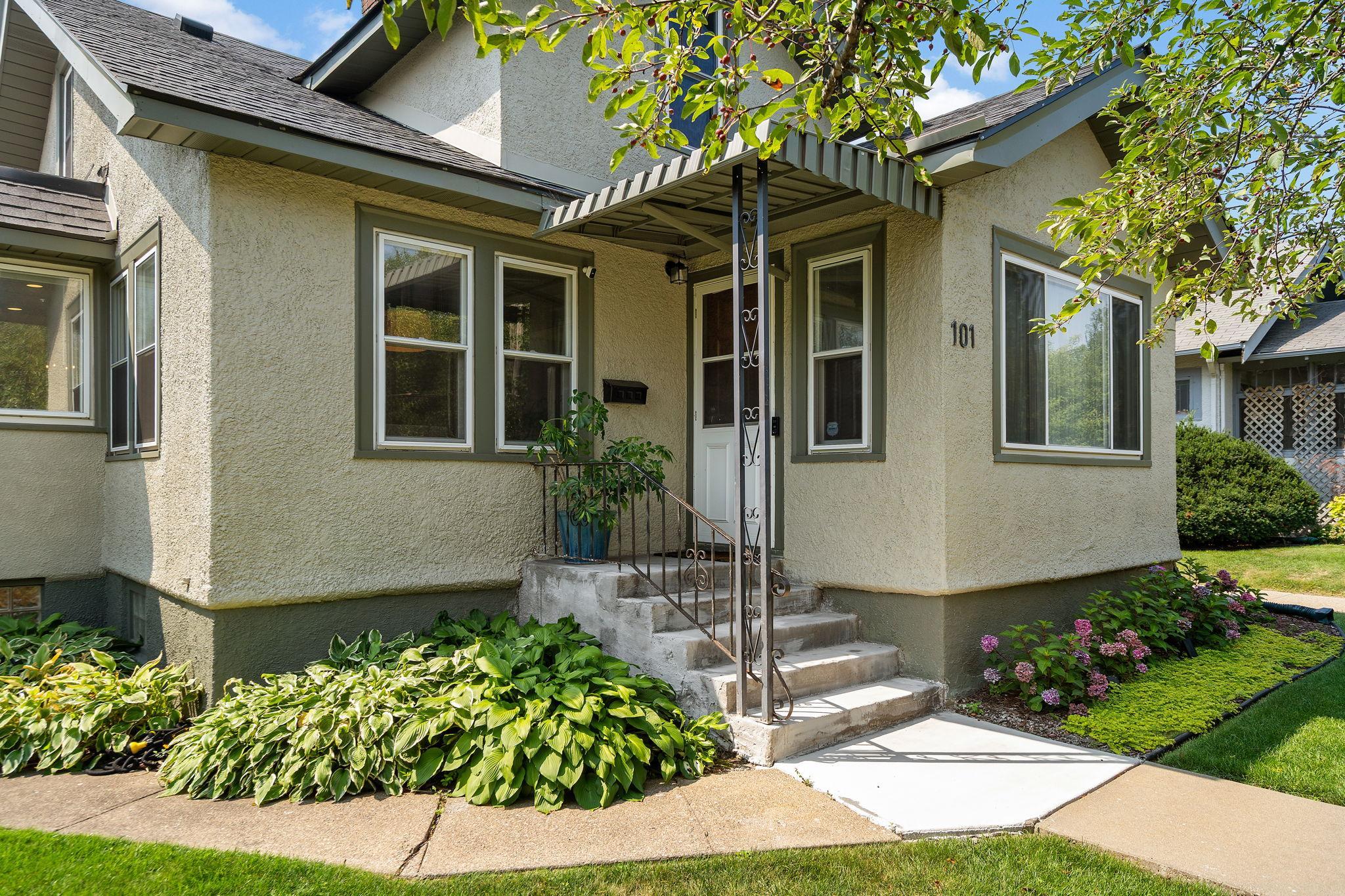 101 E 48th Street Property Photo 1