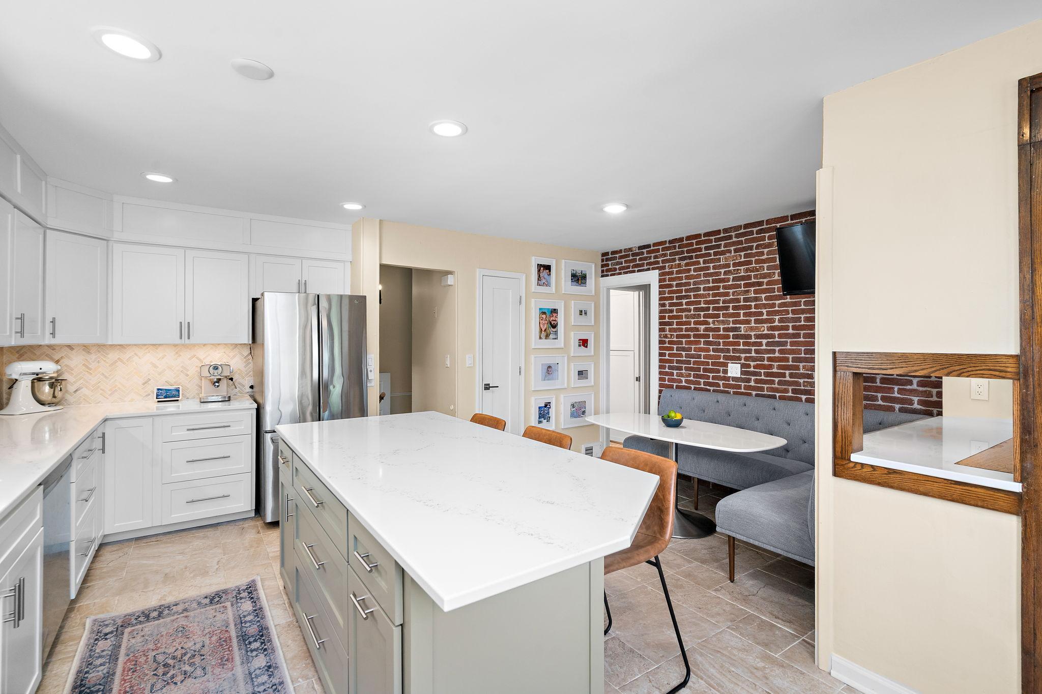 101 E 48th Street Property Photo 12