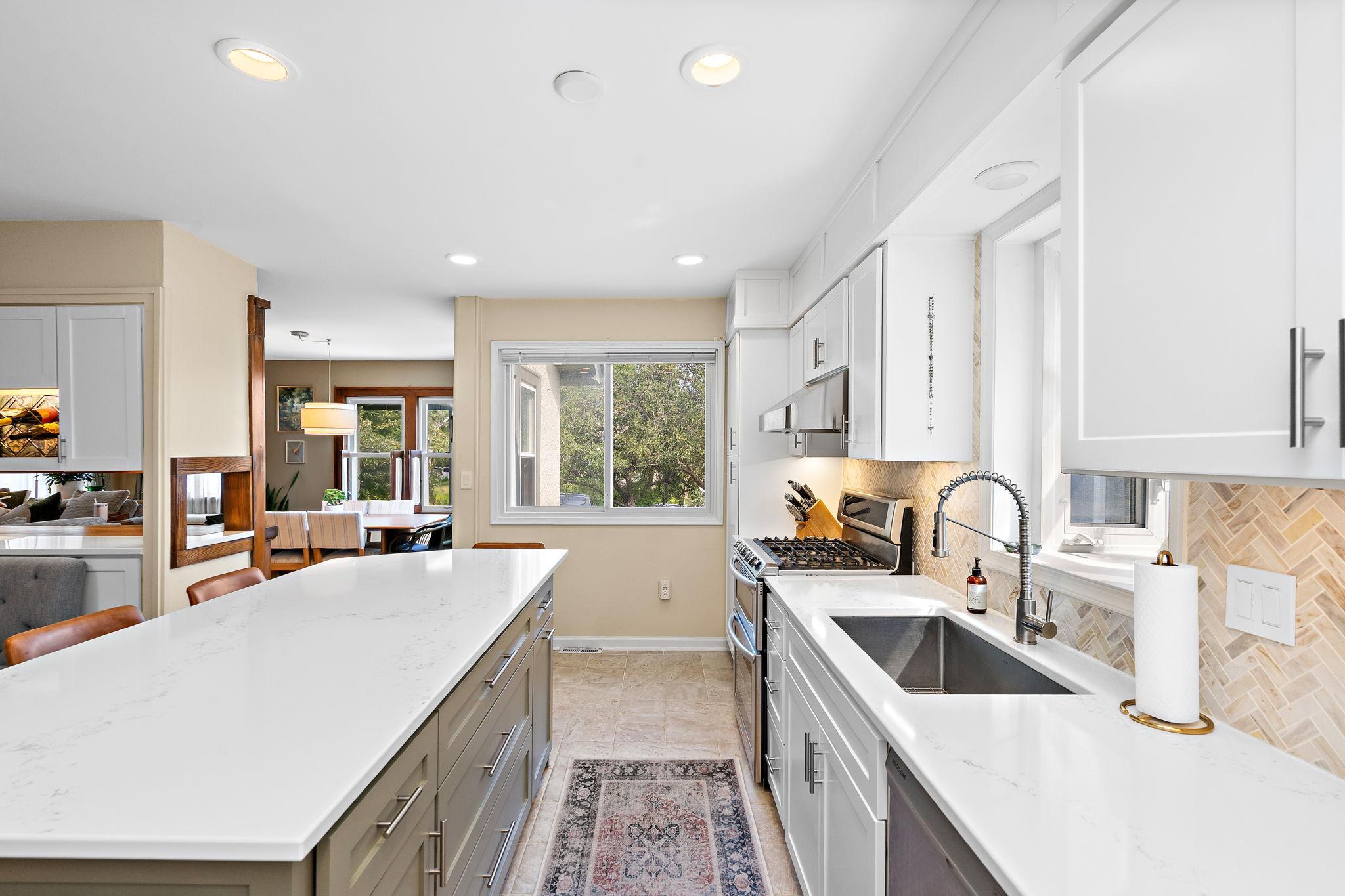 101 E 48th Street Property Photo 15