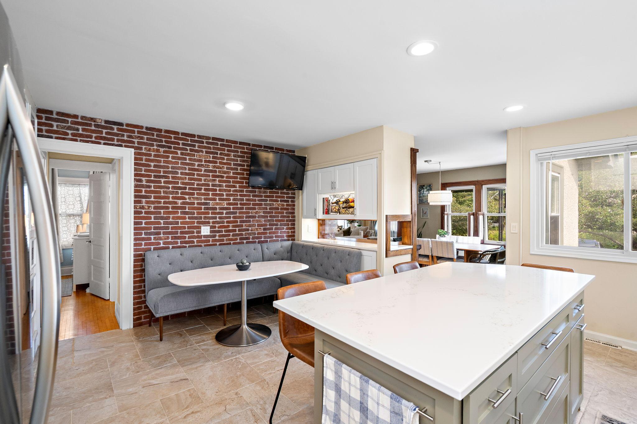 101 E 48th Street Property Photo 16