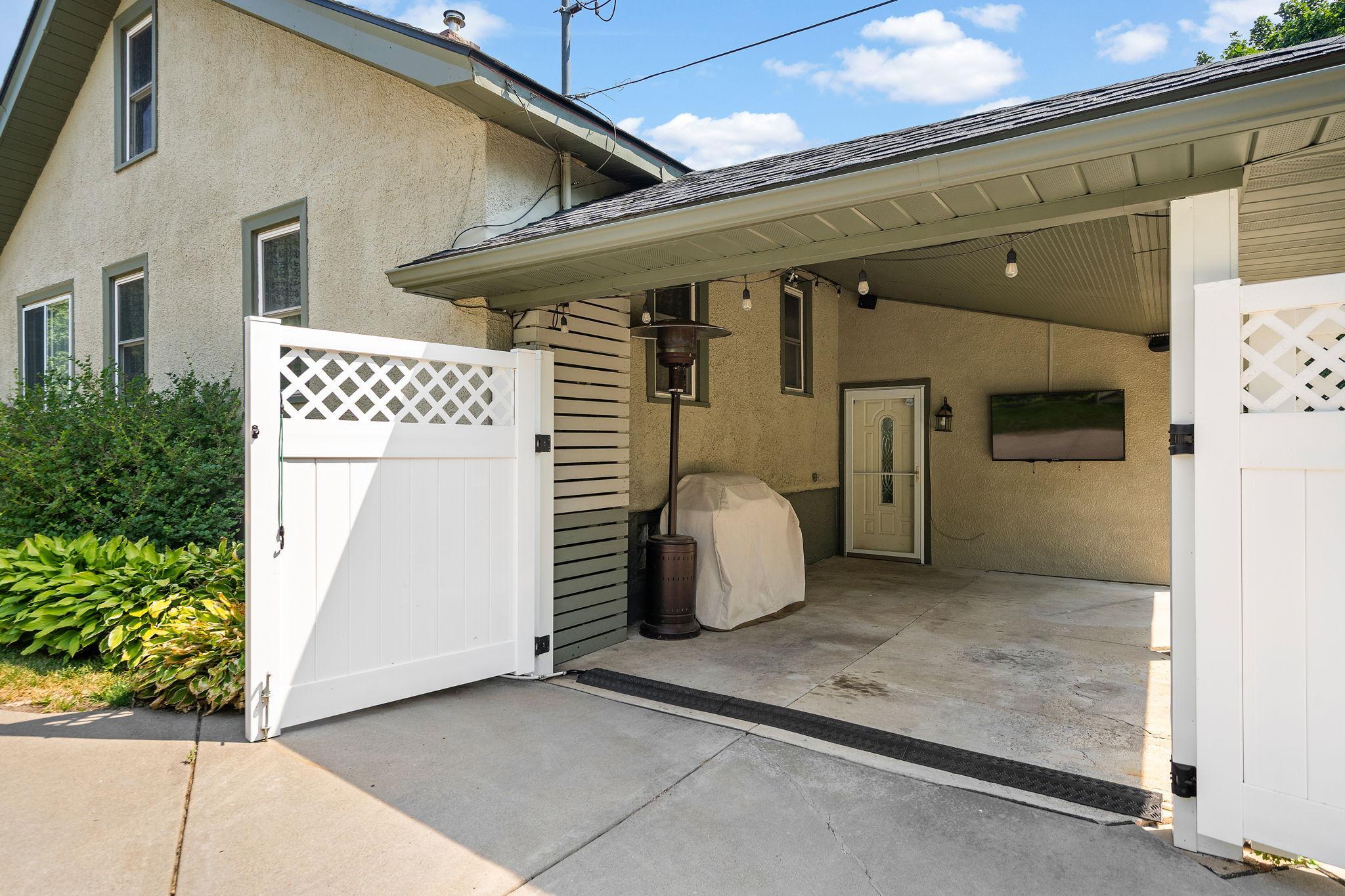 101 E 48th Street Property Photo 44