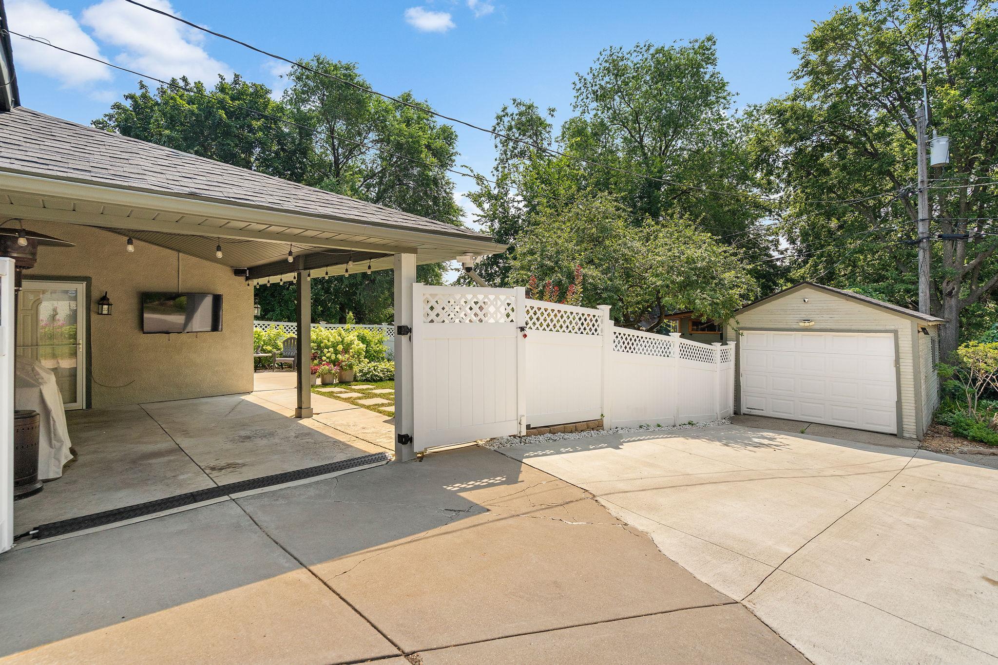 101 E 48th Street Property Photo 46