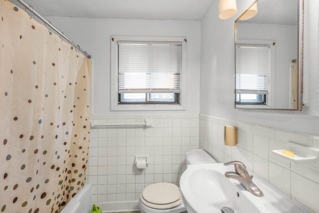 4663 Monroe Street Ne Property Photo 10