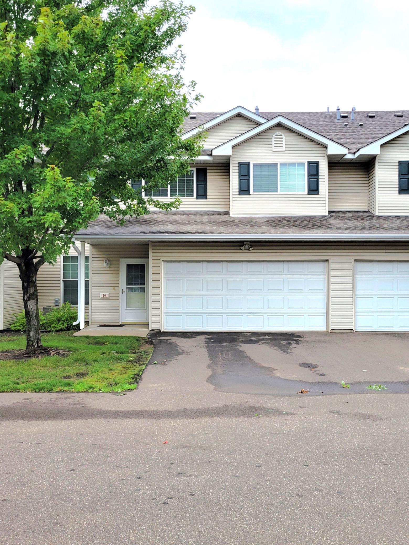 10 Bridgewater Trail Property Photo 2