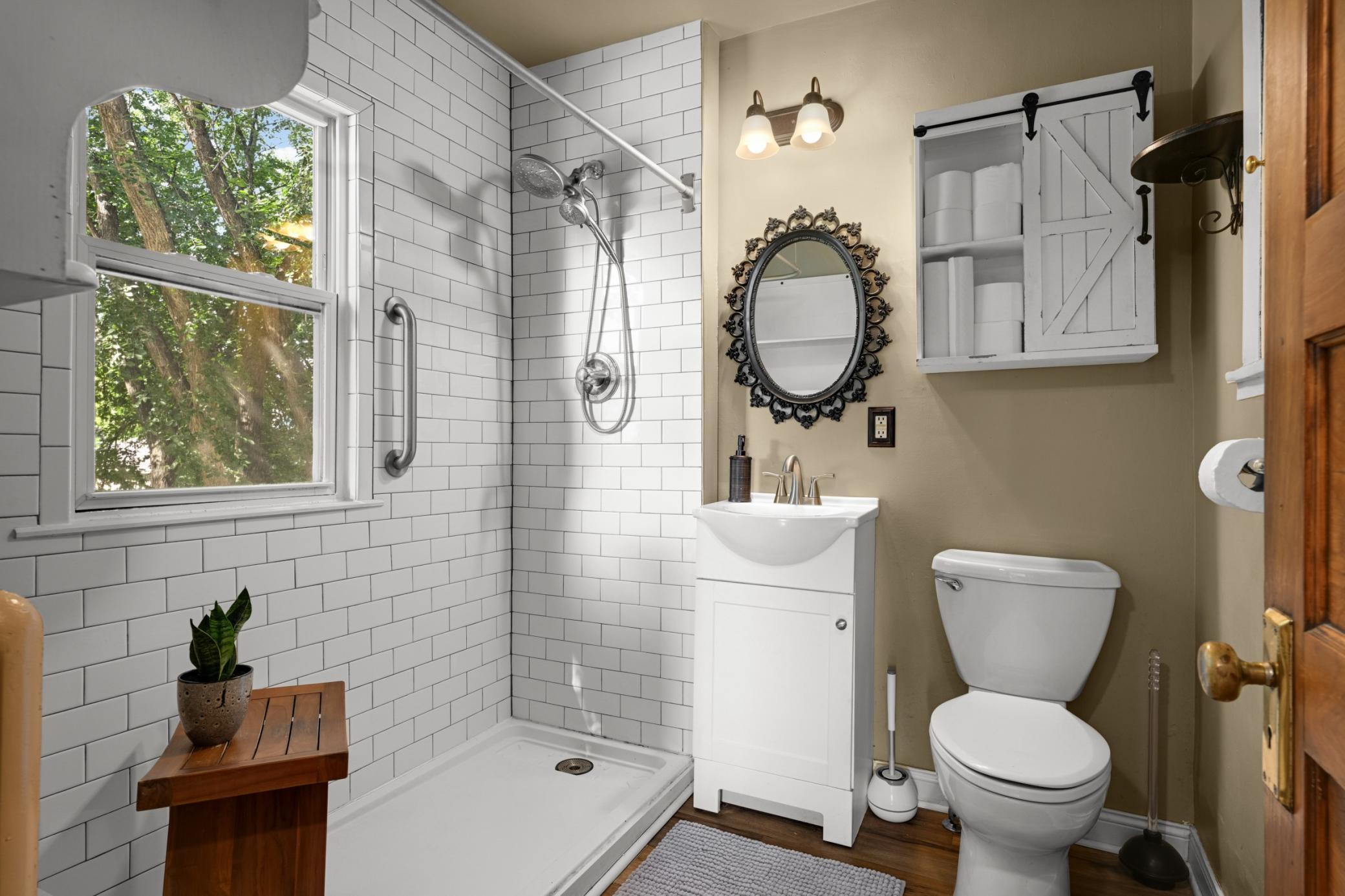 469 Hall Avenue Property Photo 19