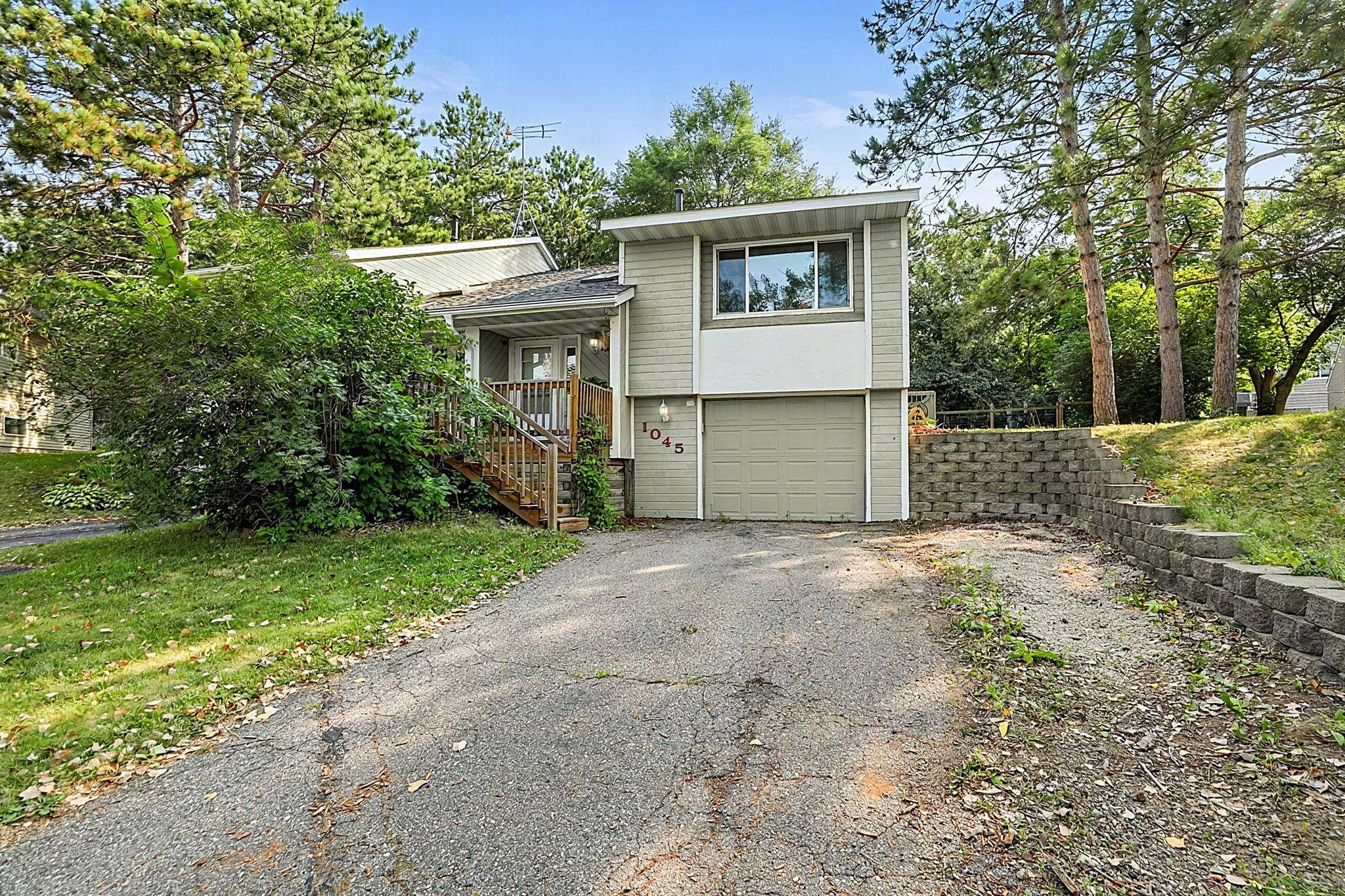 1045 Benedict Drive Property Photo 2