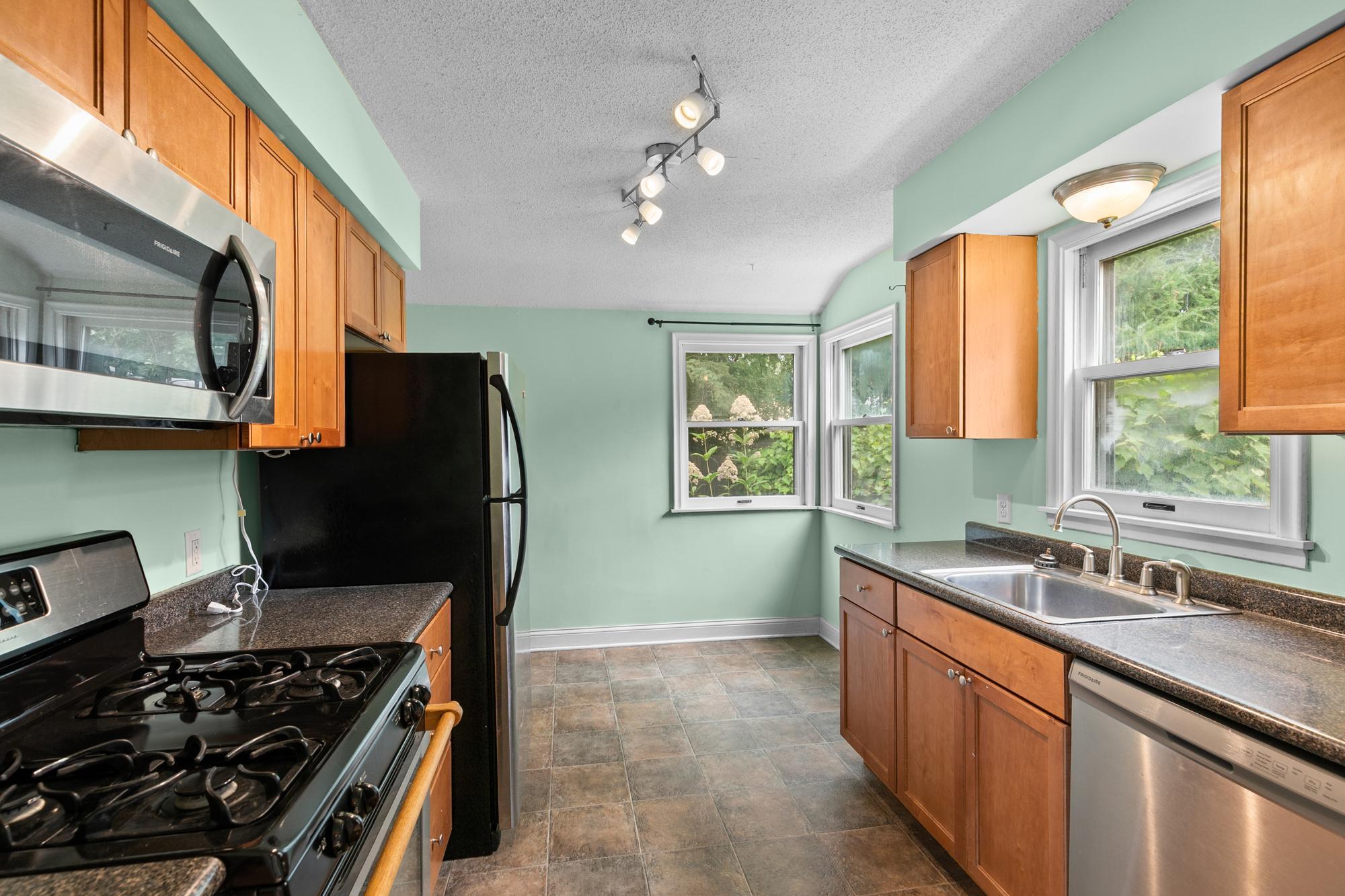 1081 Hubbard Avenue Property Photo 9