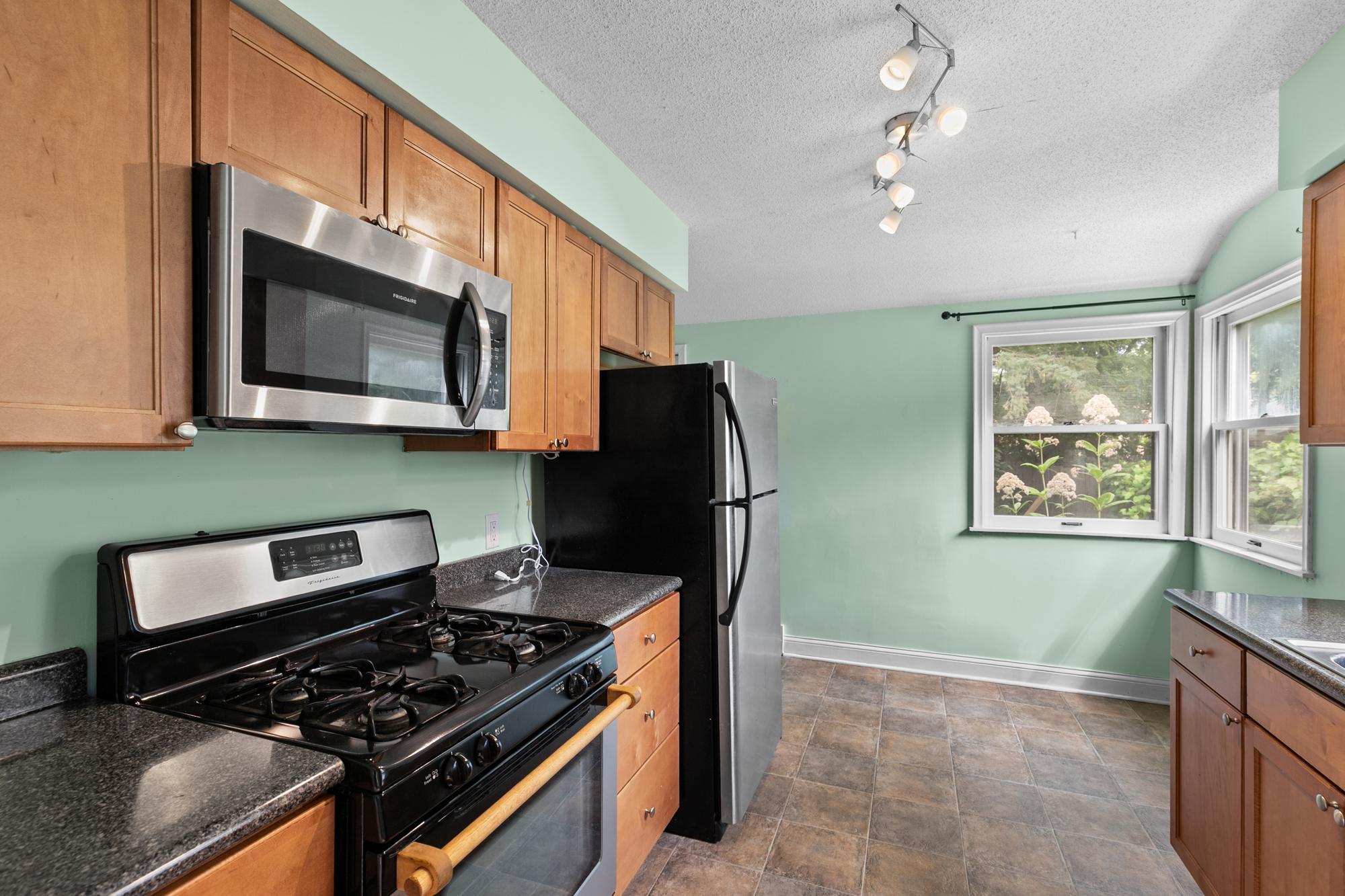 1081 Hubbard Avenue Property Photo 10