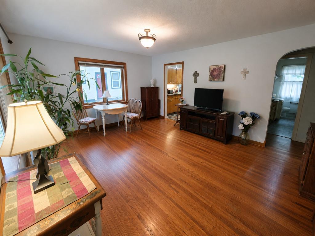 1233 8th Avenue Ne Property Photo 3