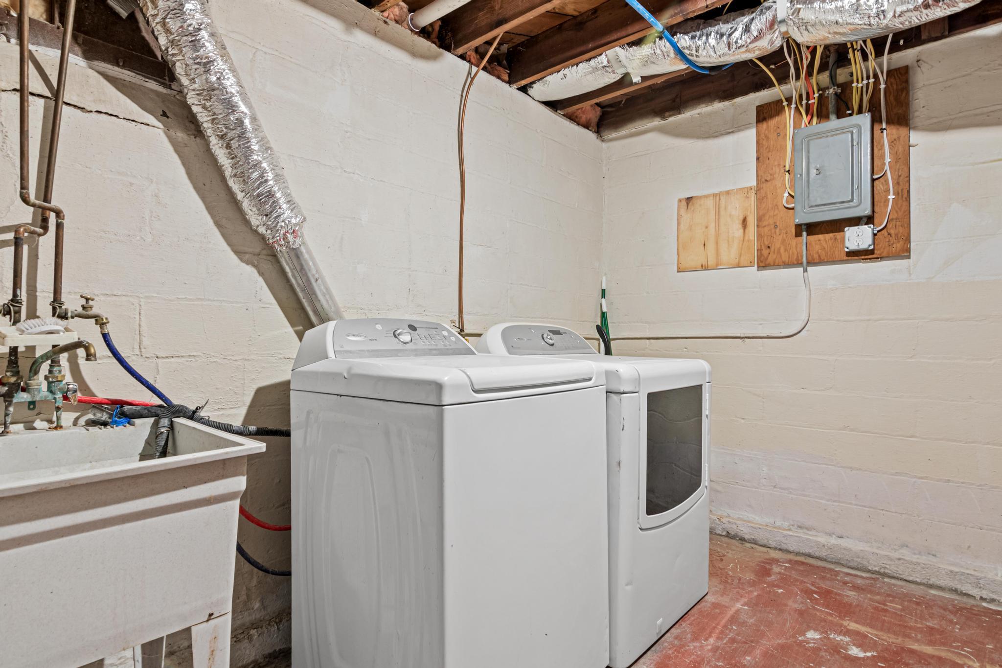 3547 Oliver Avenue N Property Photo 32