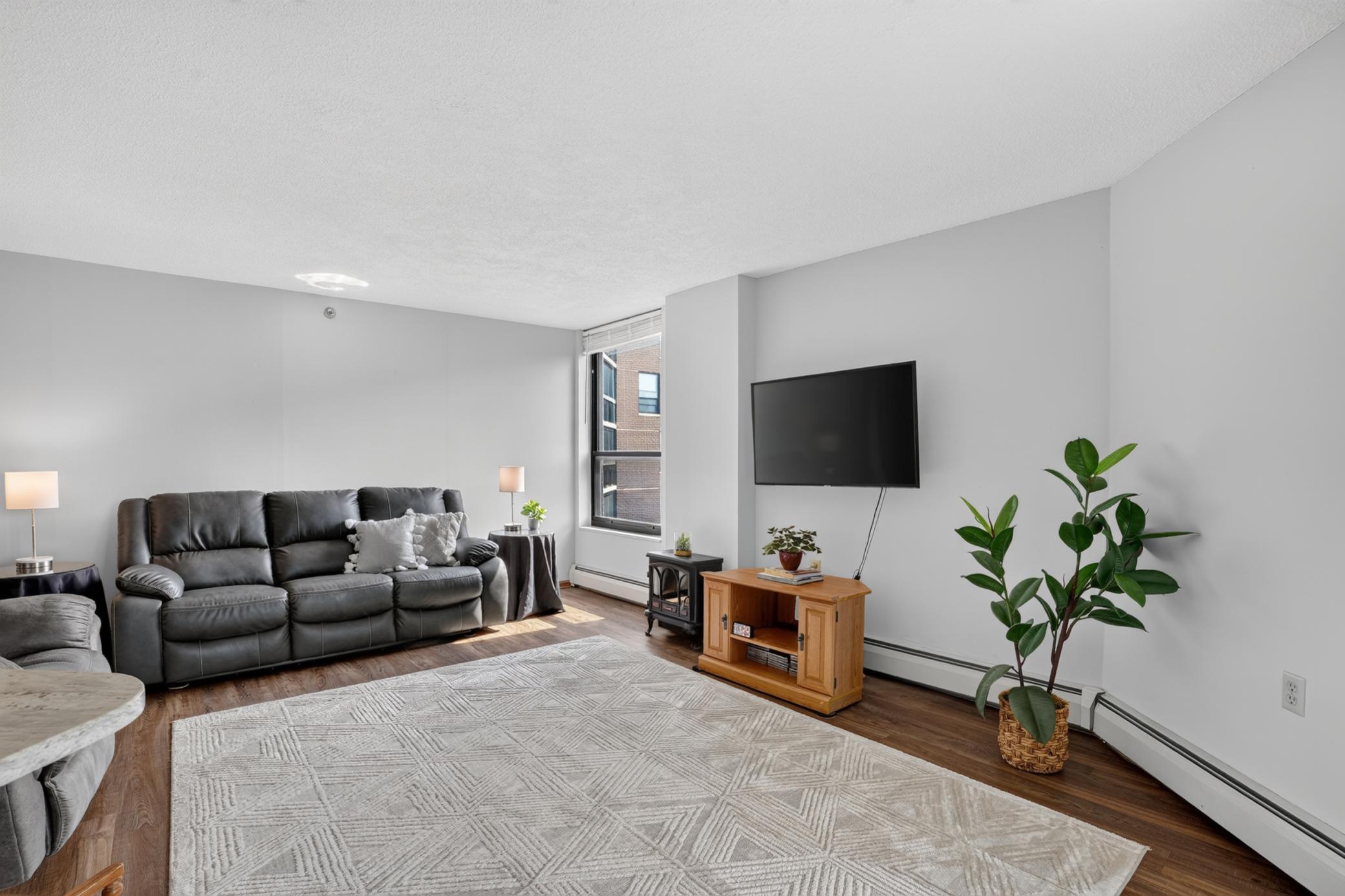 6615 Lake Shore Drive S 707 Property Photo 6
