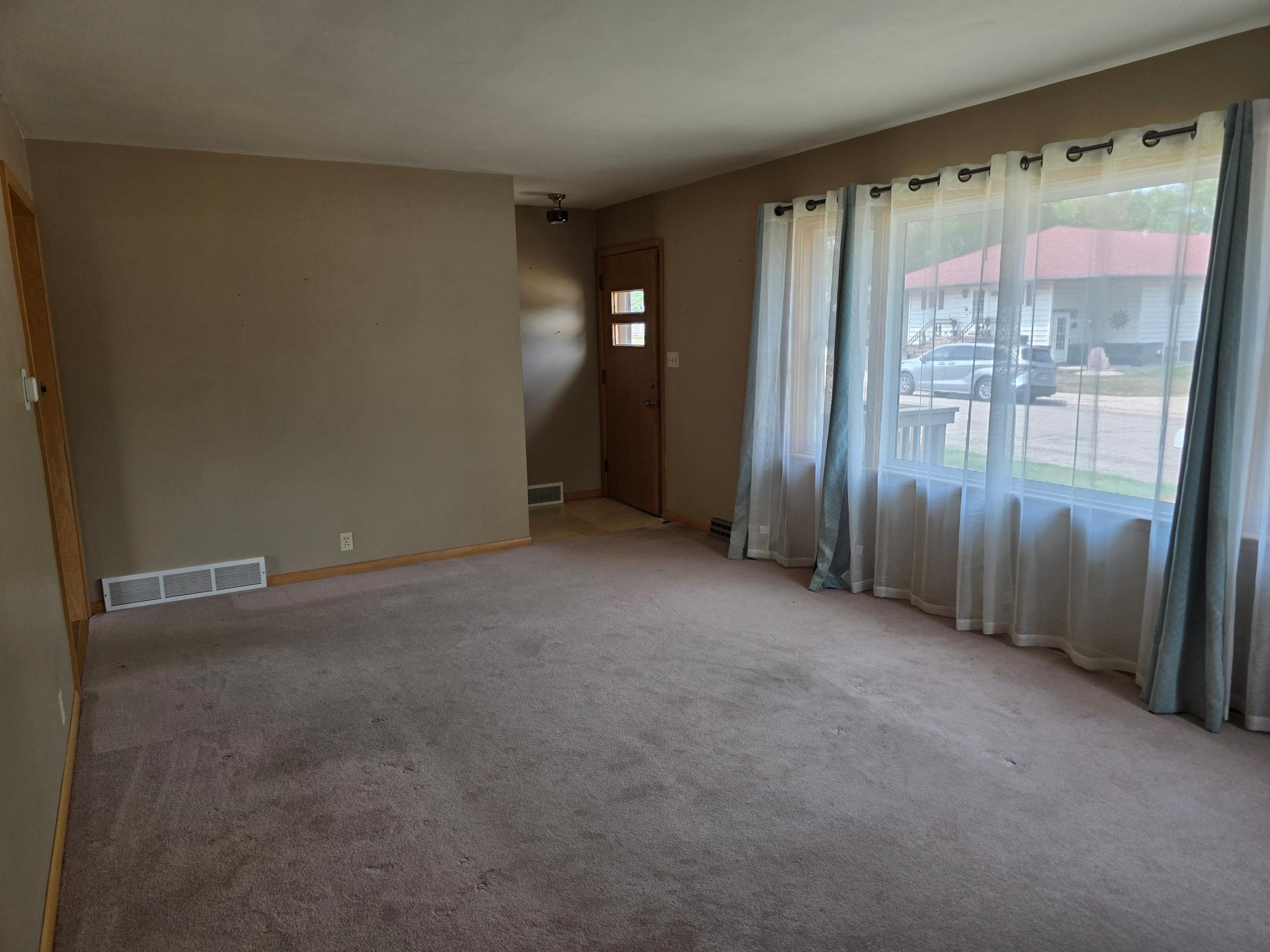 306 E Crawford Street Property Photo 5