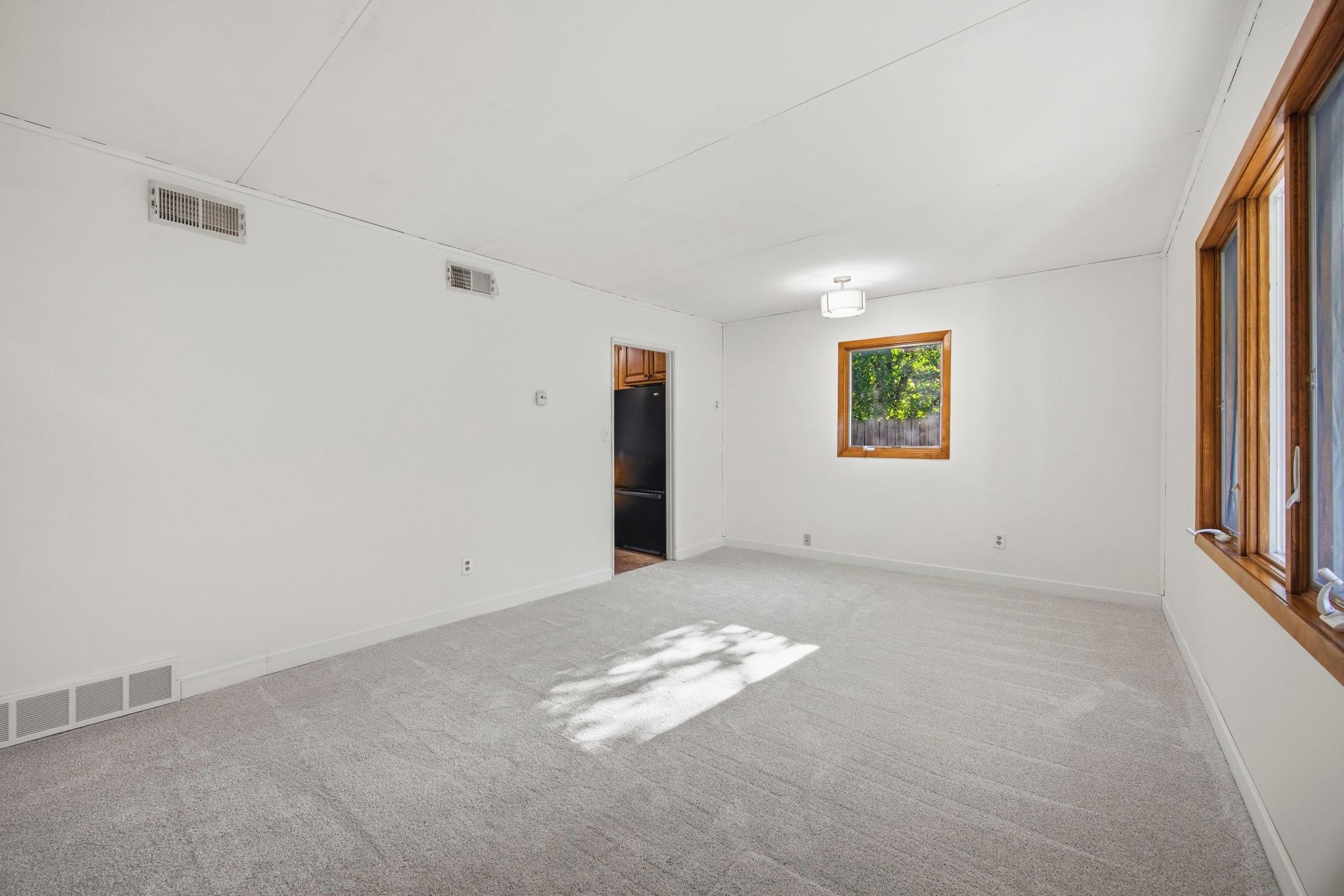 5408 34th Place N Property Photo 5