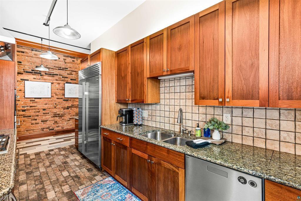 1 N Lake Avenue Property Photo 45
