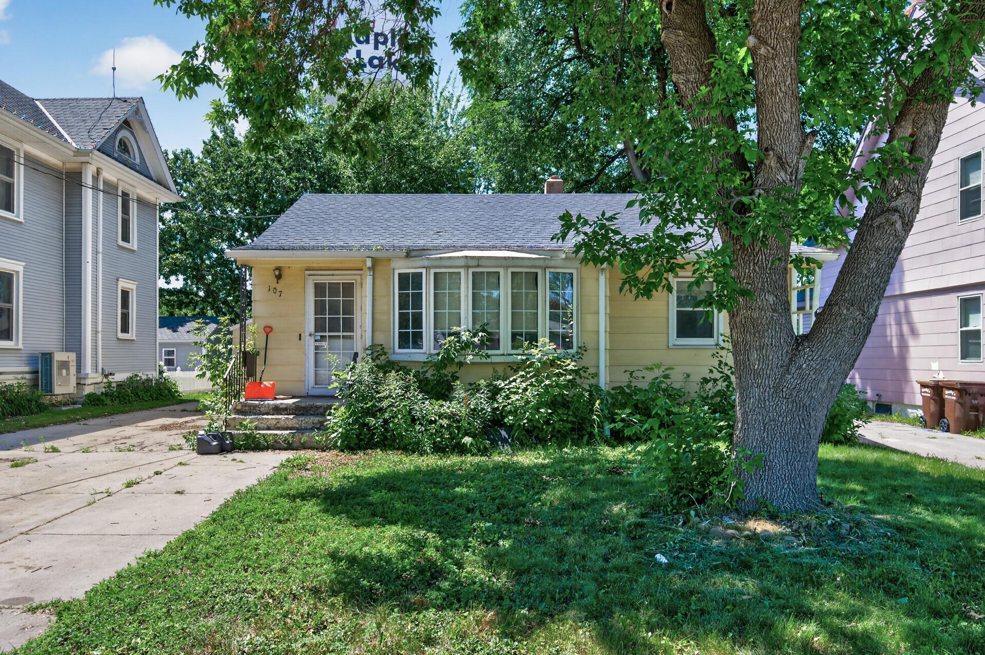 107 Oak Avenue N Property Photo 2