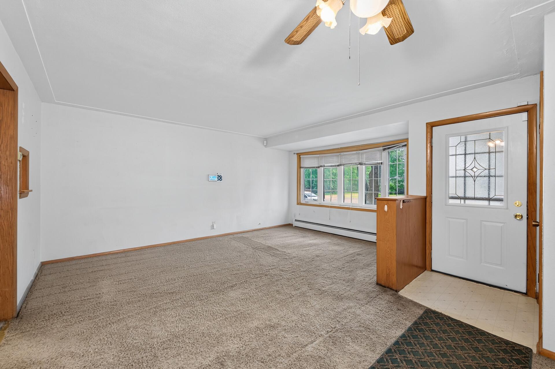 107 Oak Avenue N Property Photo 4