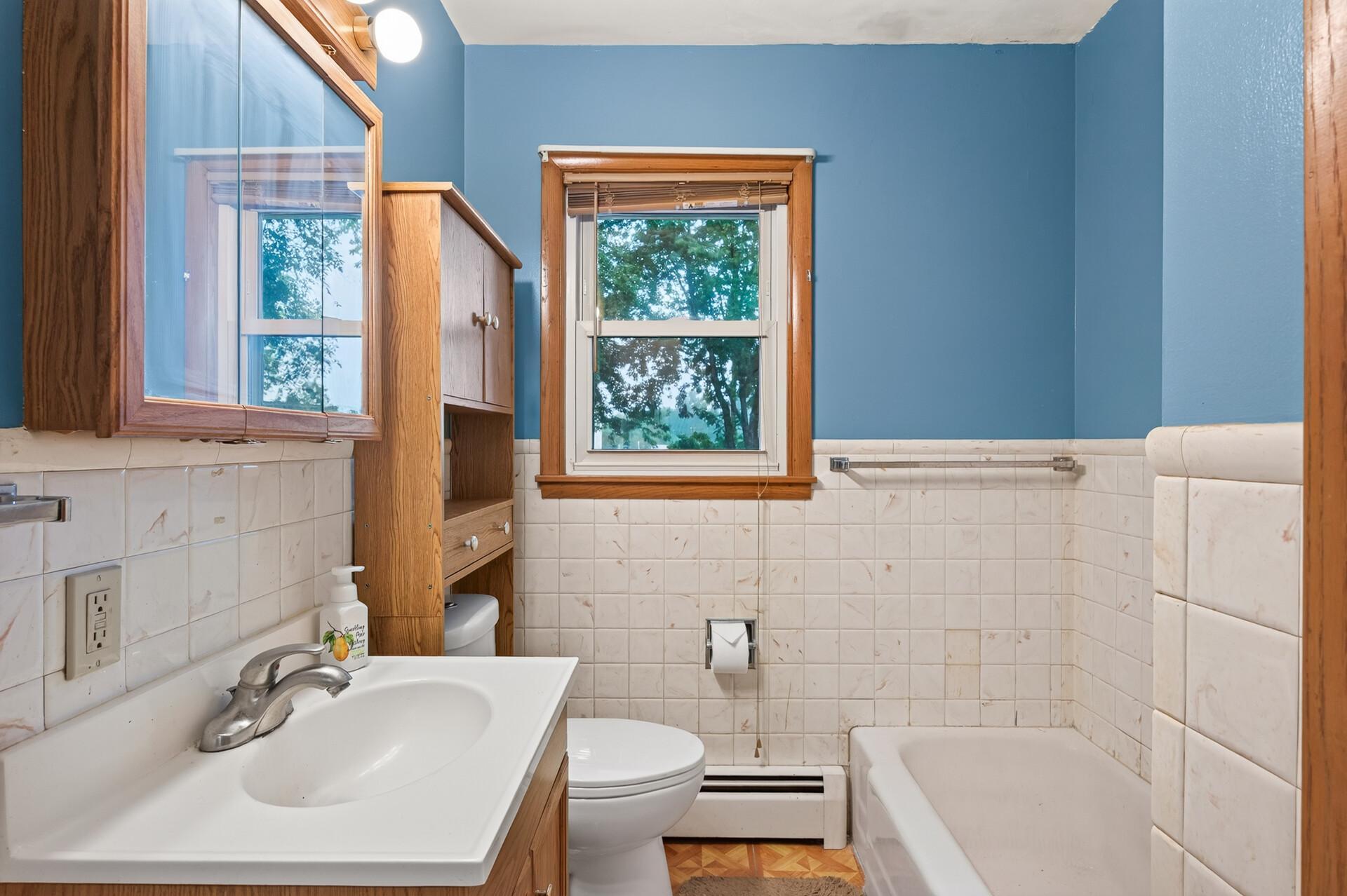 107 Oak Avenue N Property Photo 18