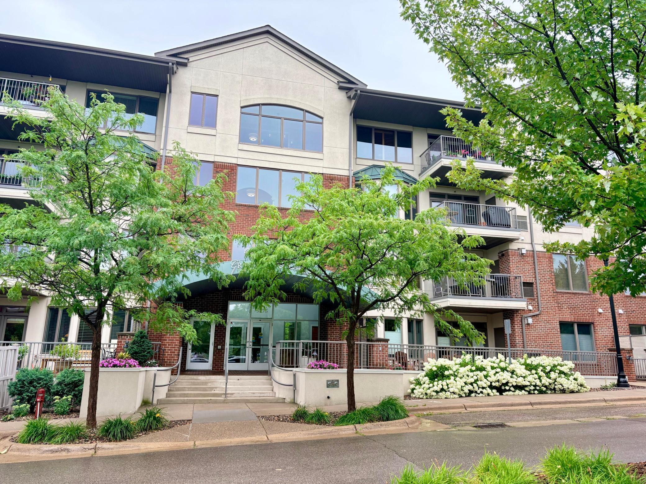 5275 Grandview Square 3106