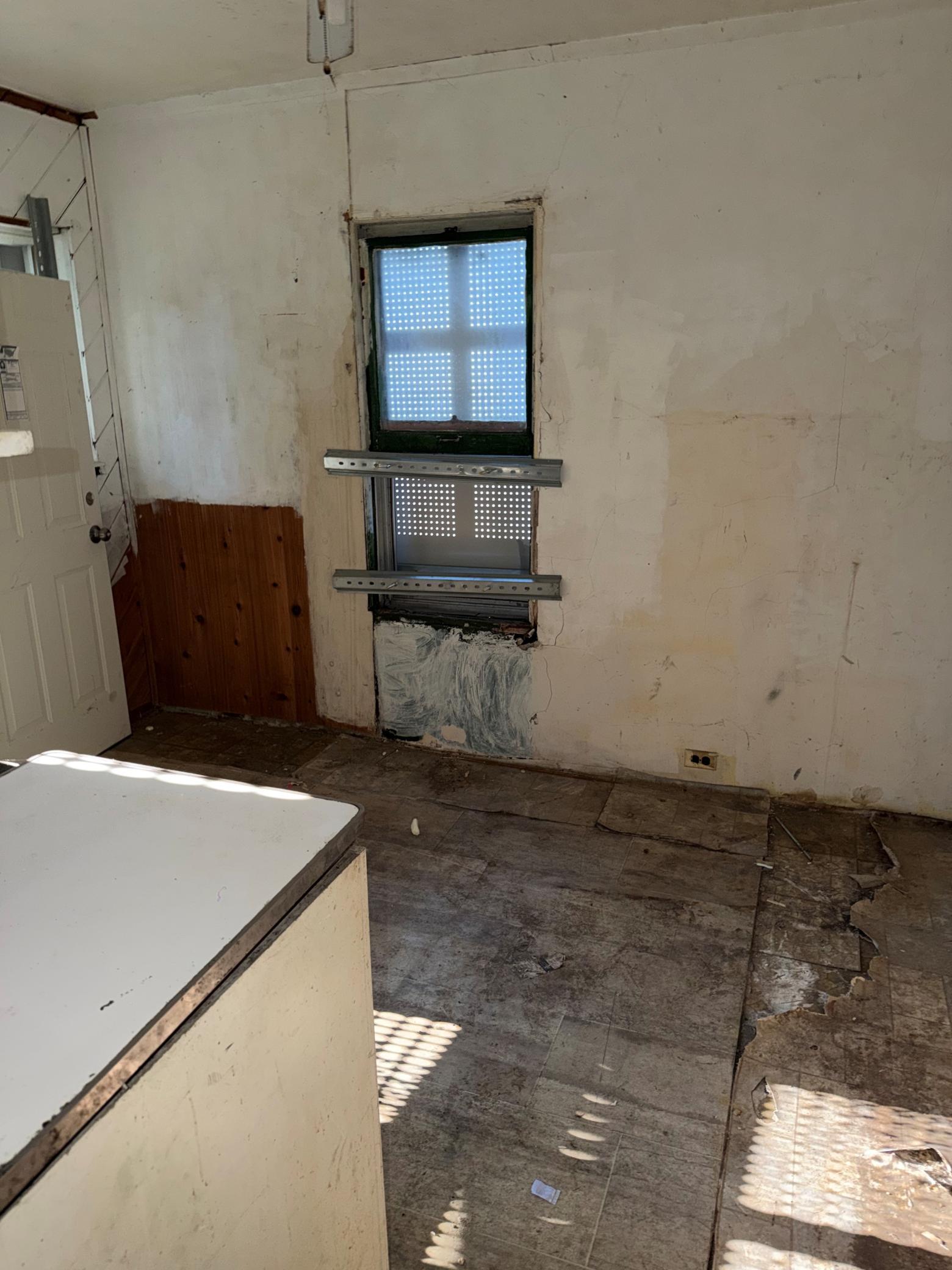 2030 Russell Avenue N Property Photo 8