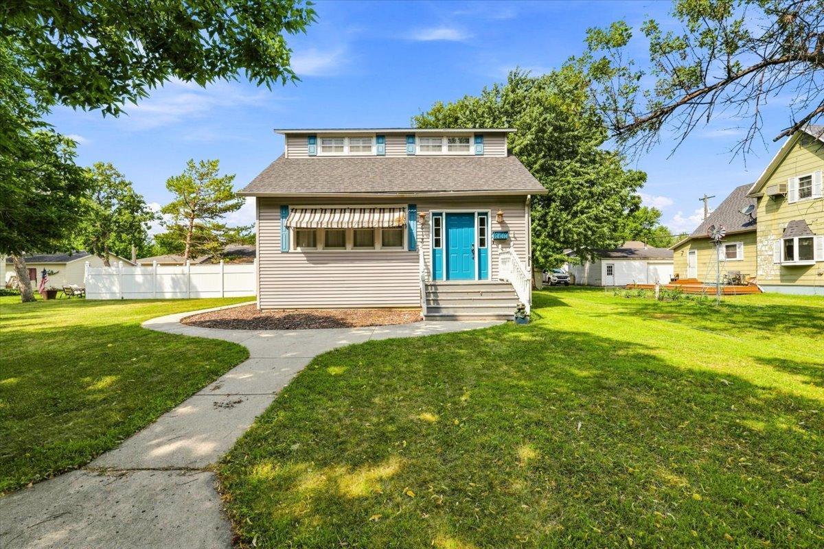 413 8th Street N Property Photo 1