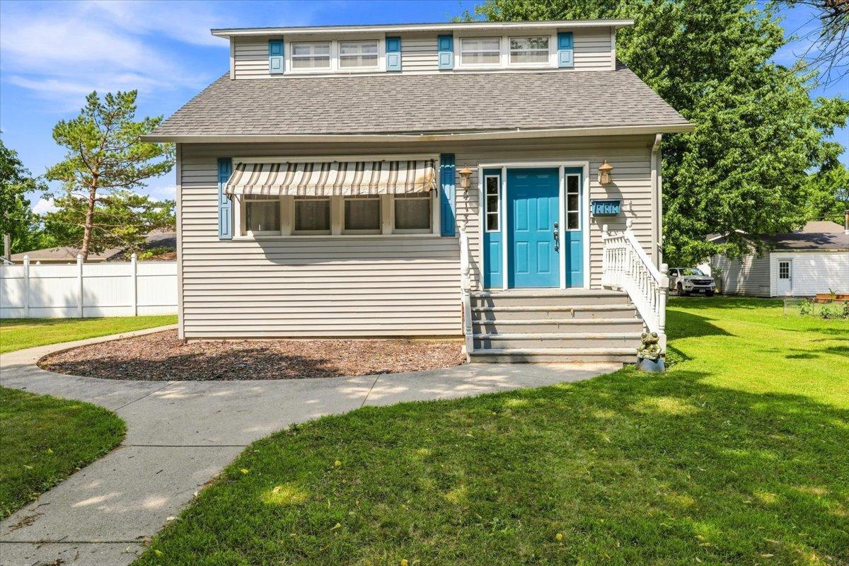 413 8th Street N Property Photo 2
