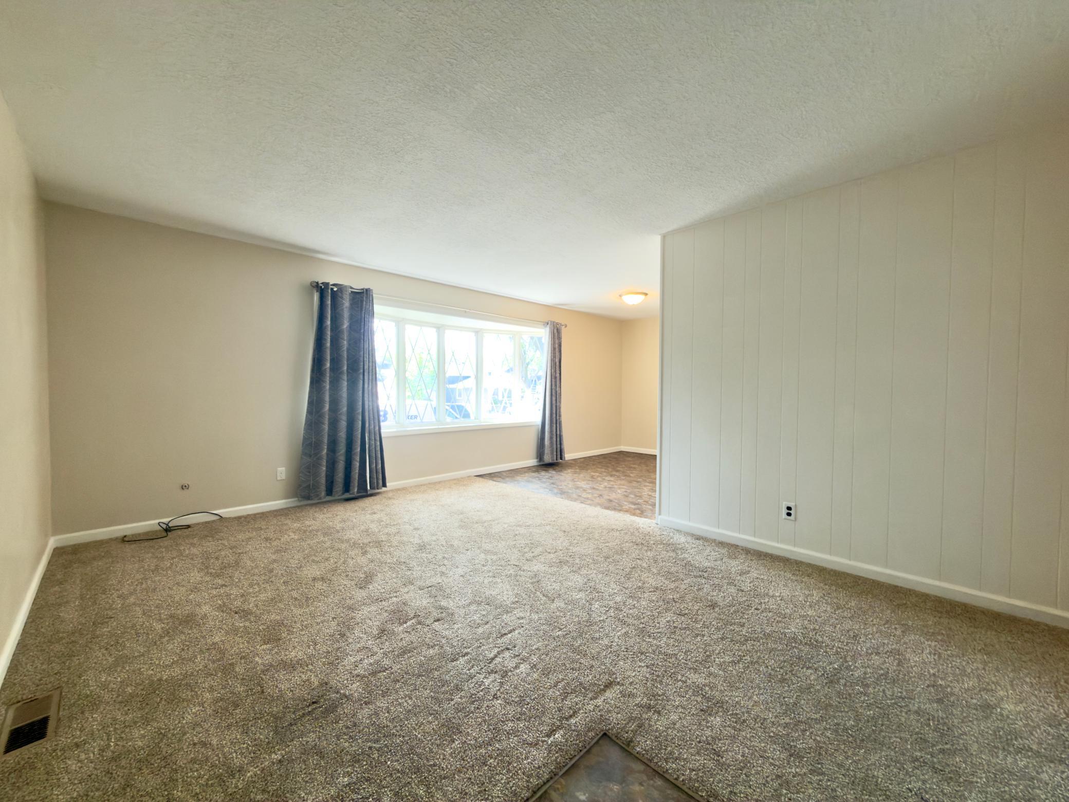 243 Winifred Street E Property Photo 4