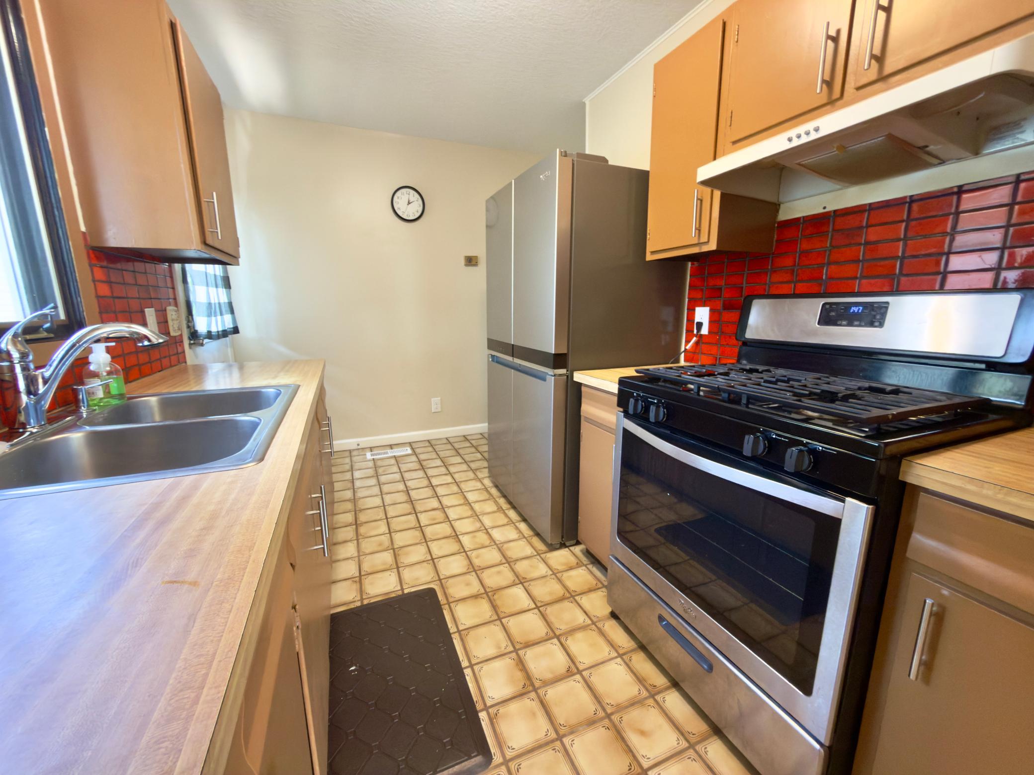 243 Winifred Street E Property Photo 11