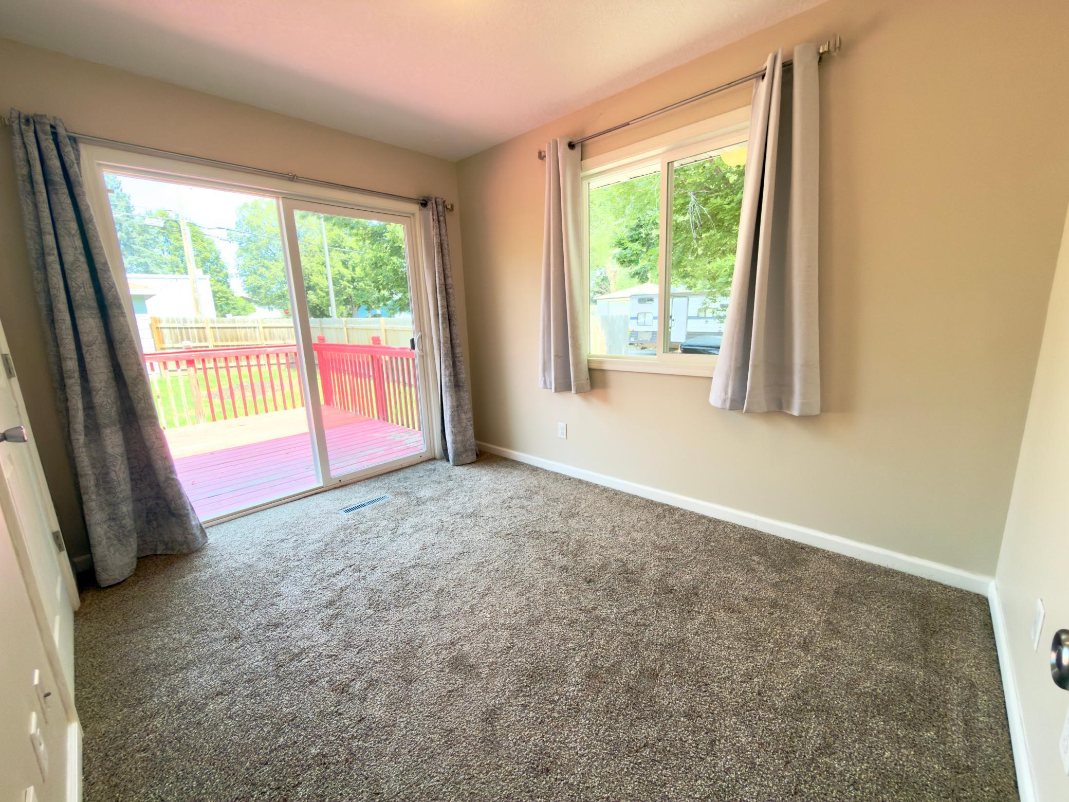 243 Winifred Street E Property Photo 18