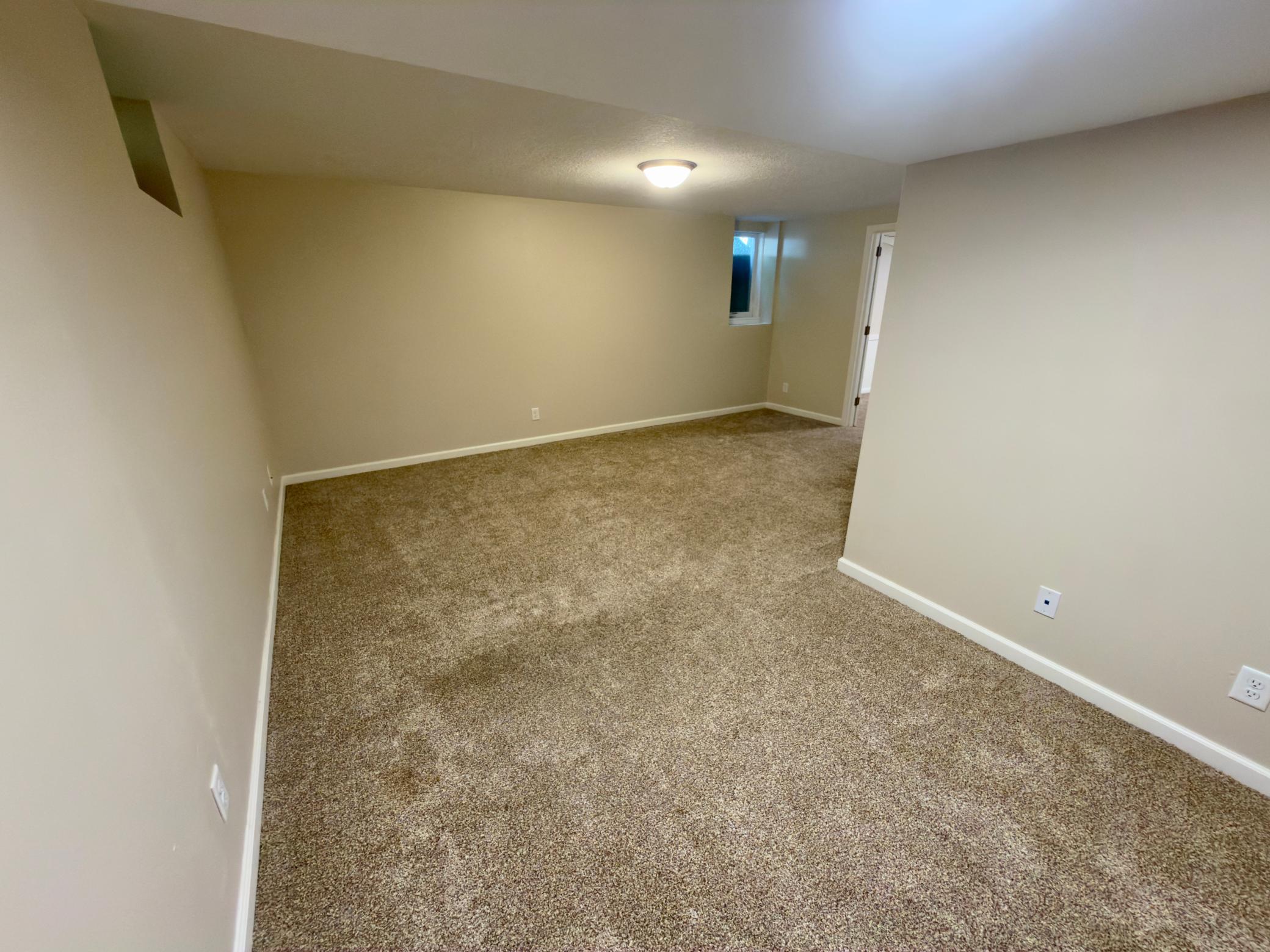 243 Winifred Street E Property Photo 25