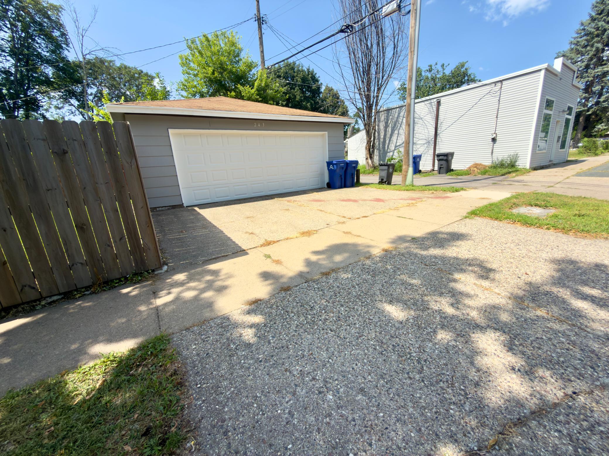 243 Winifred Street E Property Photo 35