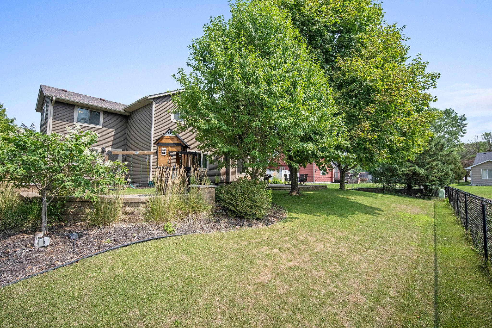 3717 90th Crescent N Property Photo 8