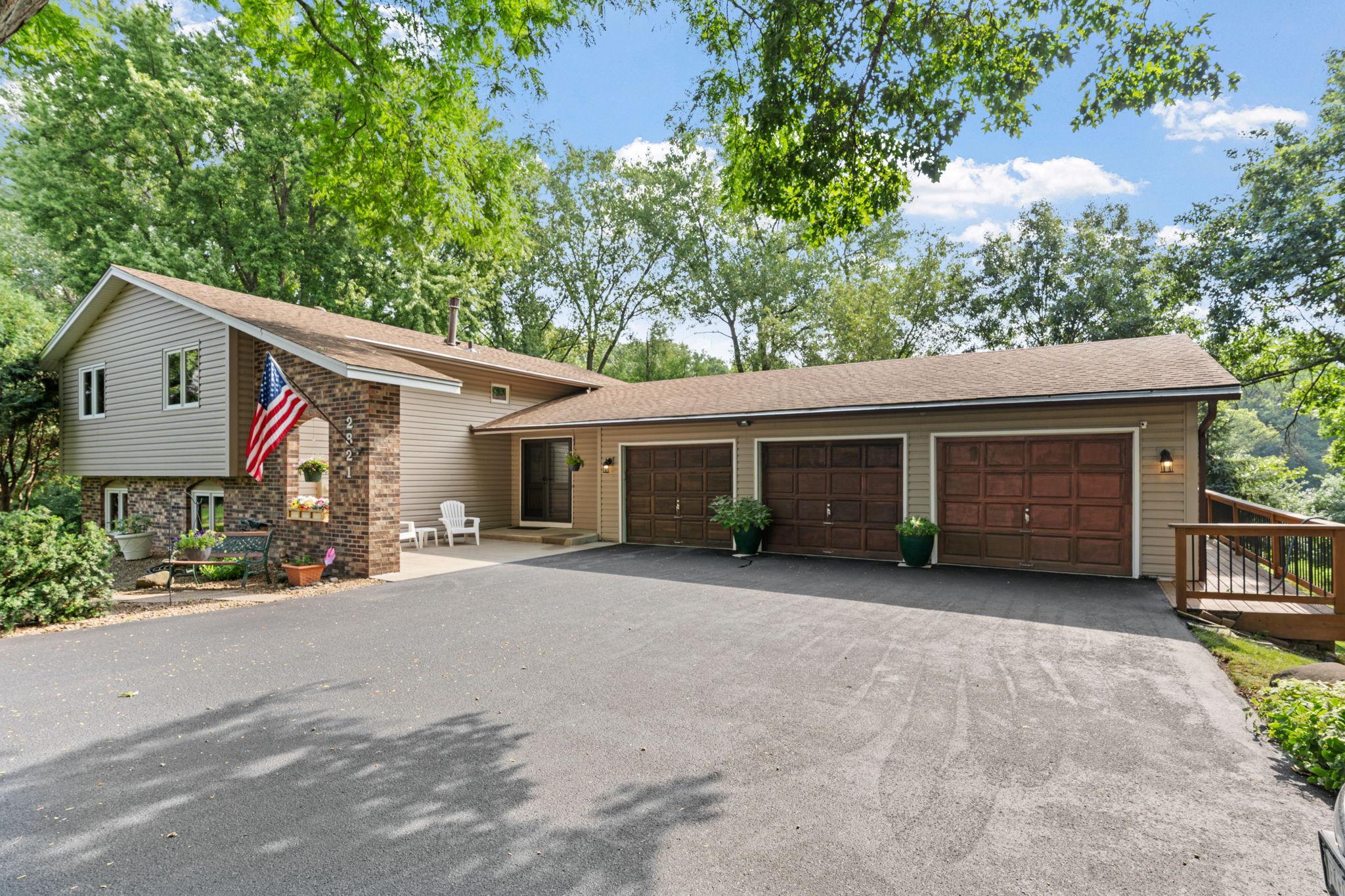 2821 Saddlebrooke Circle Property Photo 1