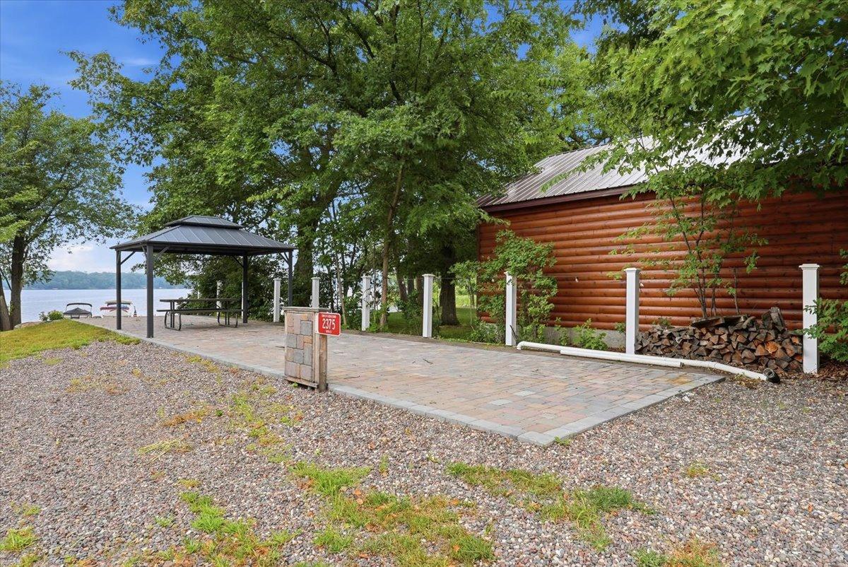 2375 109th Street Property Photo 3