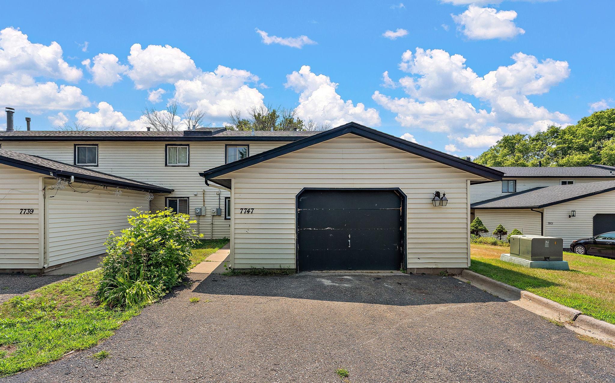 7747 89th Avenue N Property Photo 3